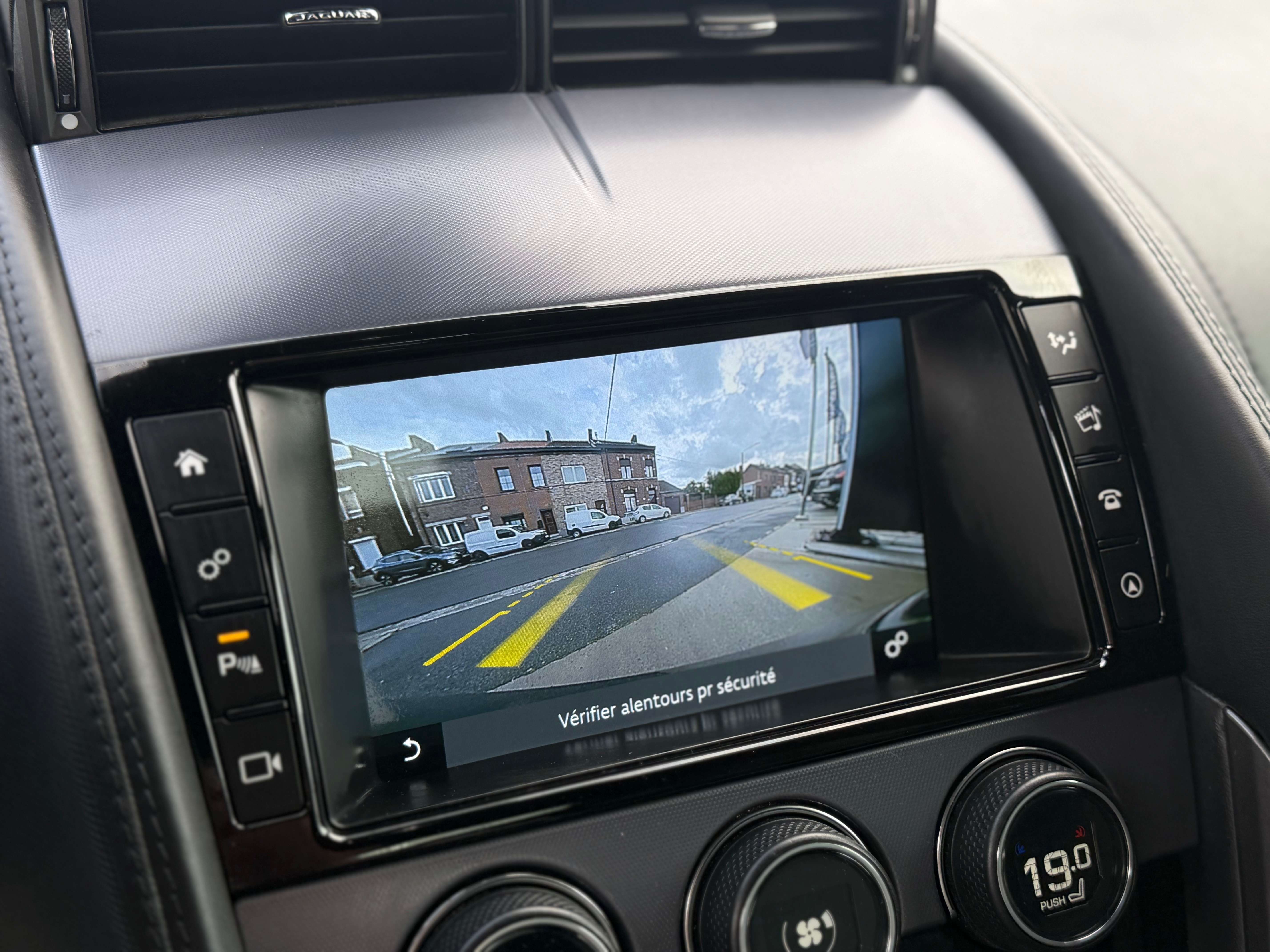 Jaguar F-Type CABRIOLET 2.0 i4 EXHAUST SPORT - LINE ASSIST - CAMERA - KEYLESS - MERIDIAN - FULL OPTIONS
