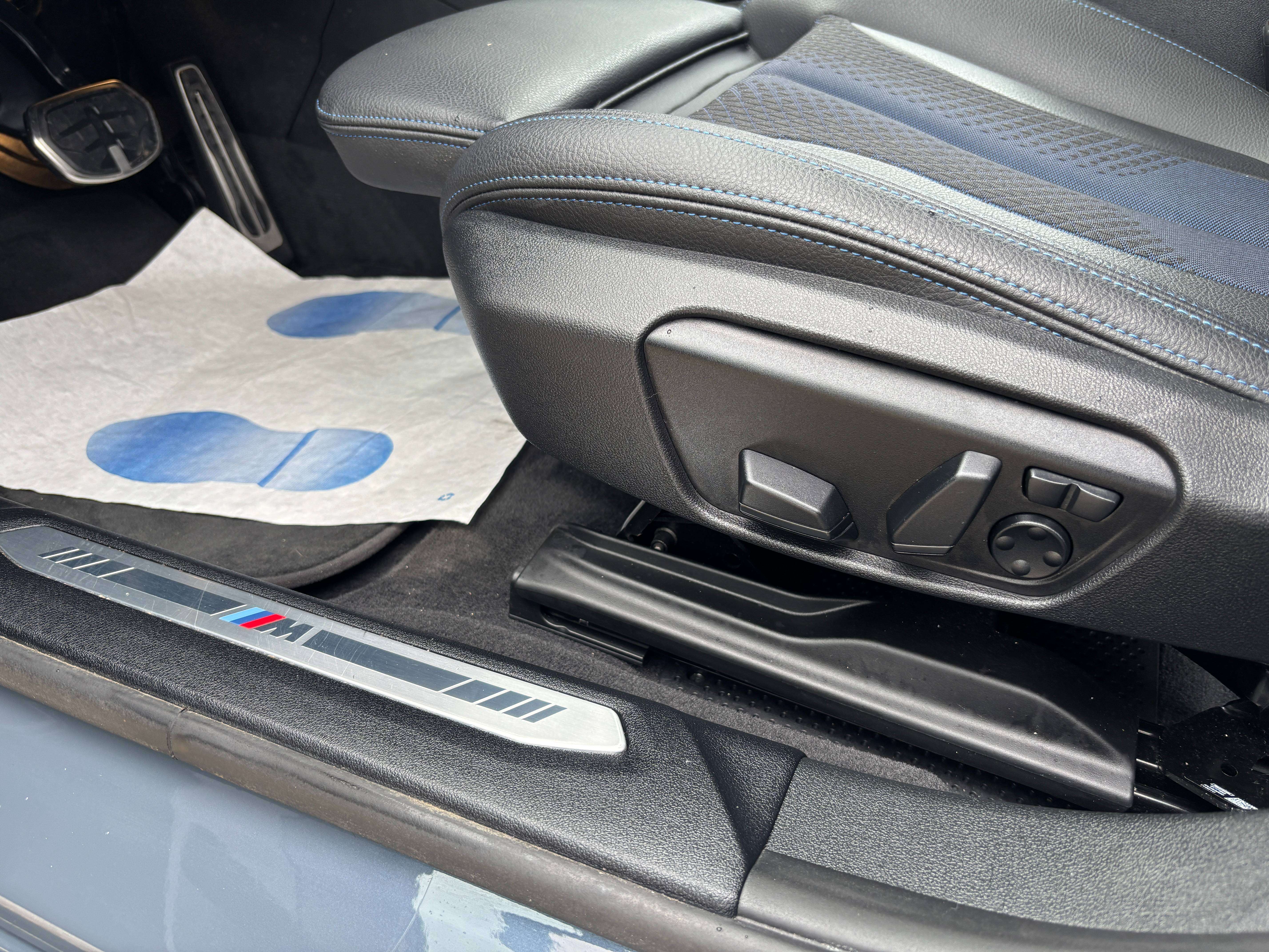 BMW 116 dA *PACK M*CARPLAY*SIEGE CHAUFF*CAMERA*1ER PROPRIO*GARANTIE*