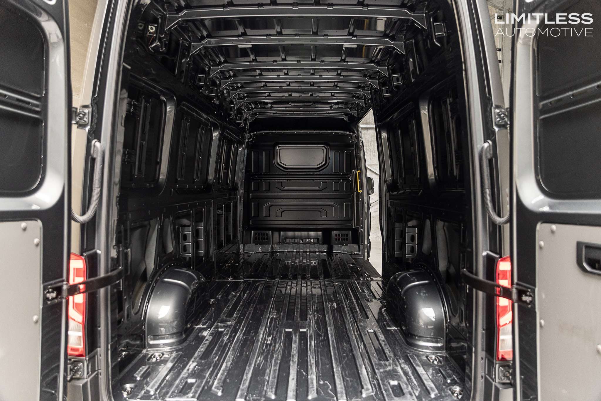 Volkswagen Crafter 2.0 TDi DSG | L4H3 / SOLD