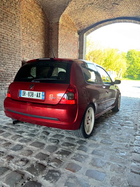 Renault Clio II (2) 2.0 16S 172 RS 3P