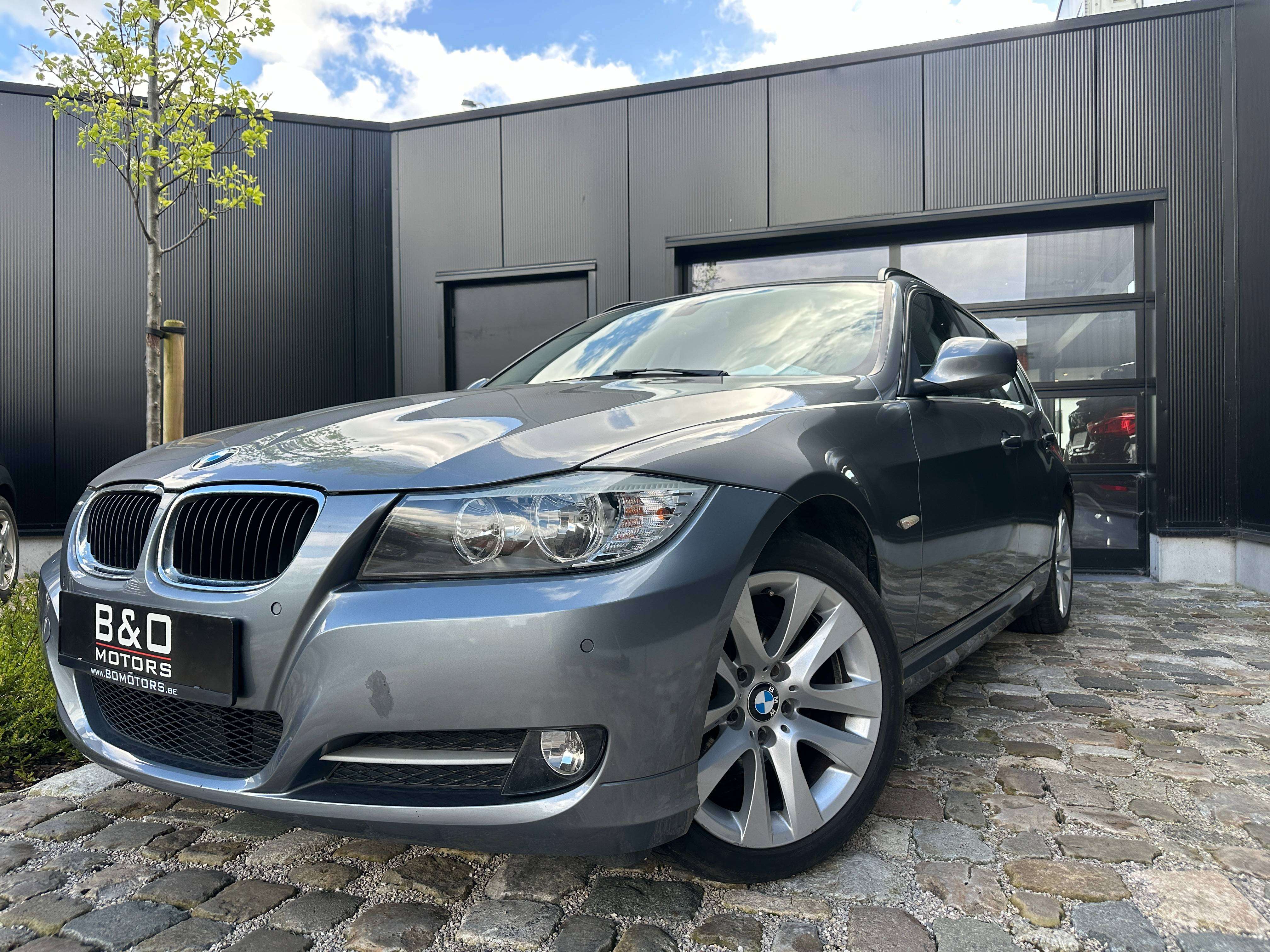 BMW 318 Touring 318iA EDITION,Panor. dak/Airco,17"Alu,Garantie