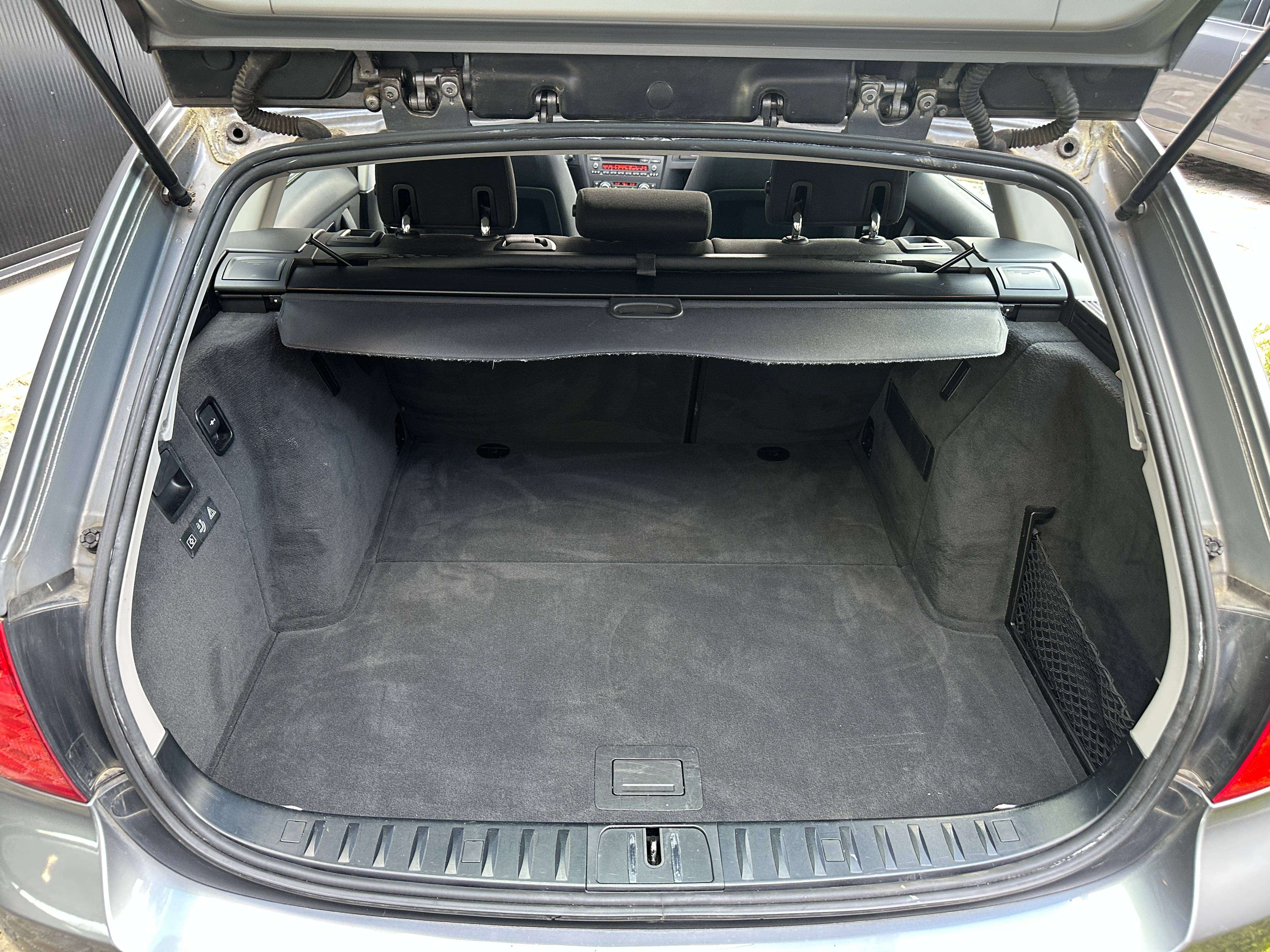 BMW 318 Touring 318iA EDITION,Panor. dak/Airco,17"Alu,Garantie