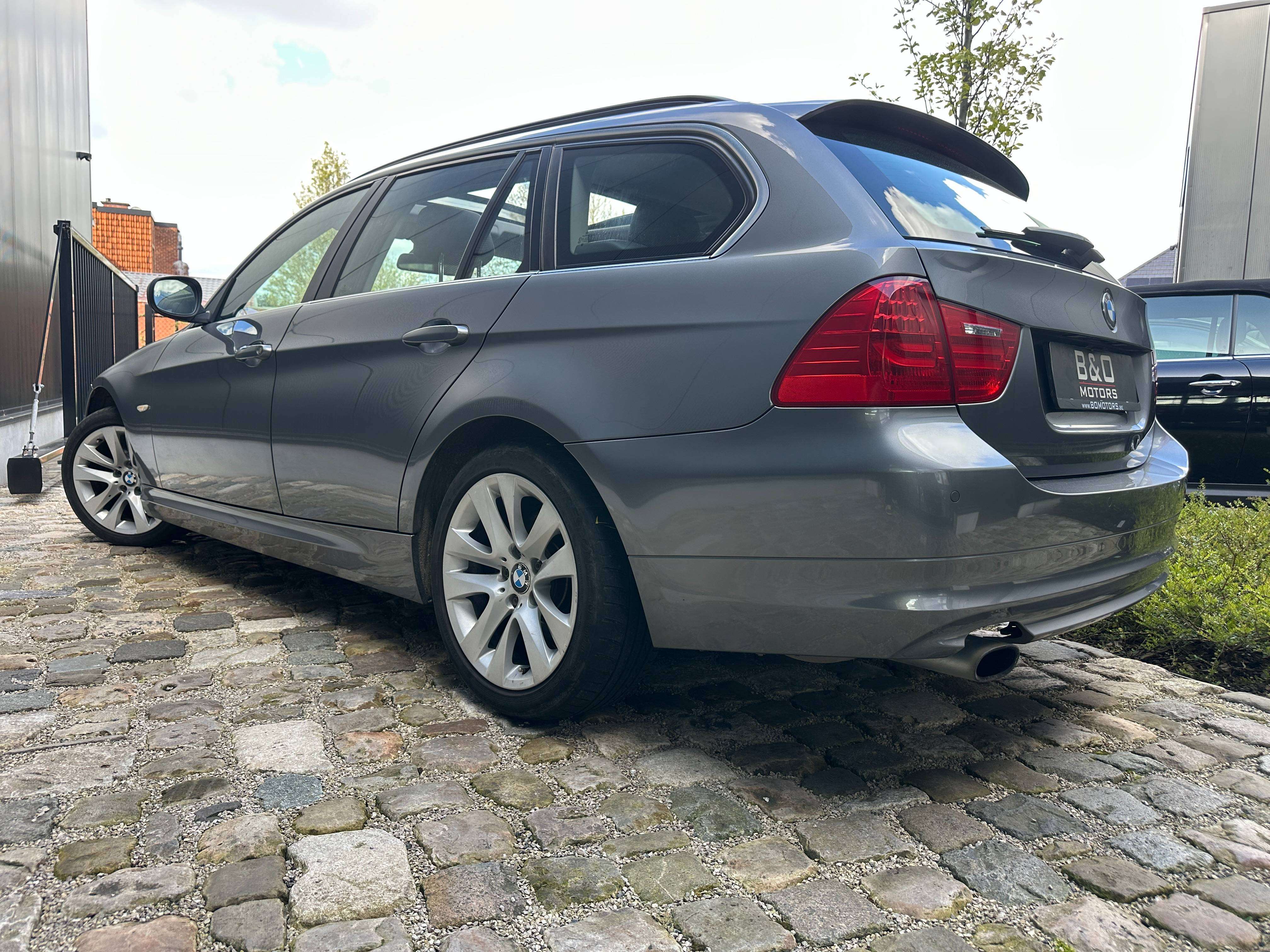 BMW 318 Touring 318iA EDITION,Panor. dak/Airco,17"Alu,Garantie