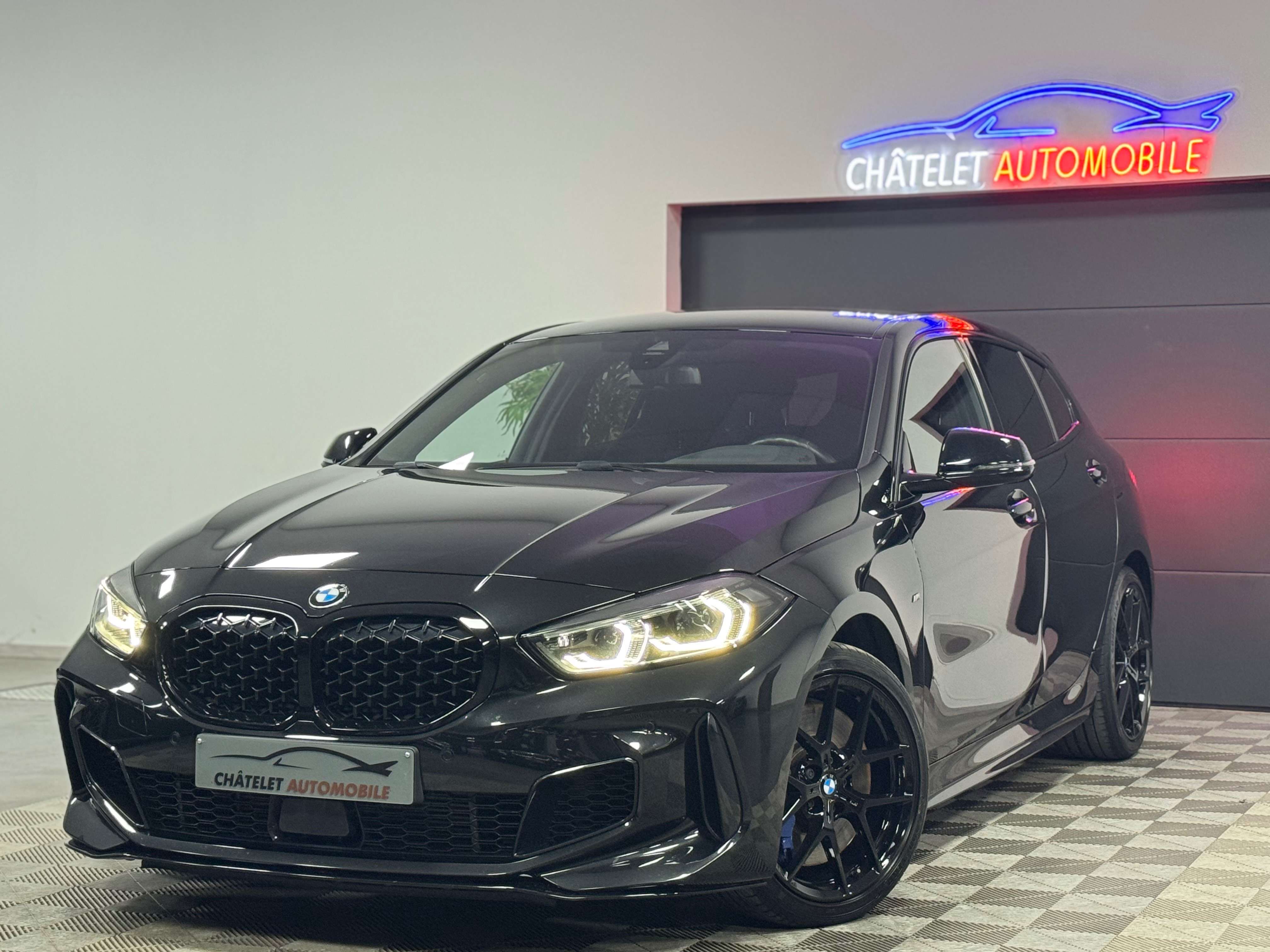 BMW 135 i B48 Pack-M Full Black Siège F1 12 mois garantie