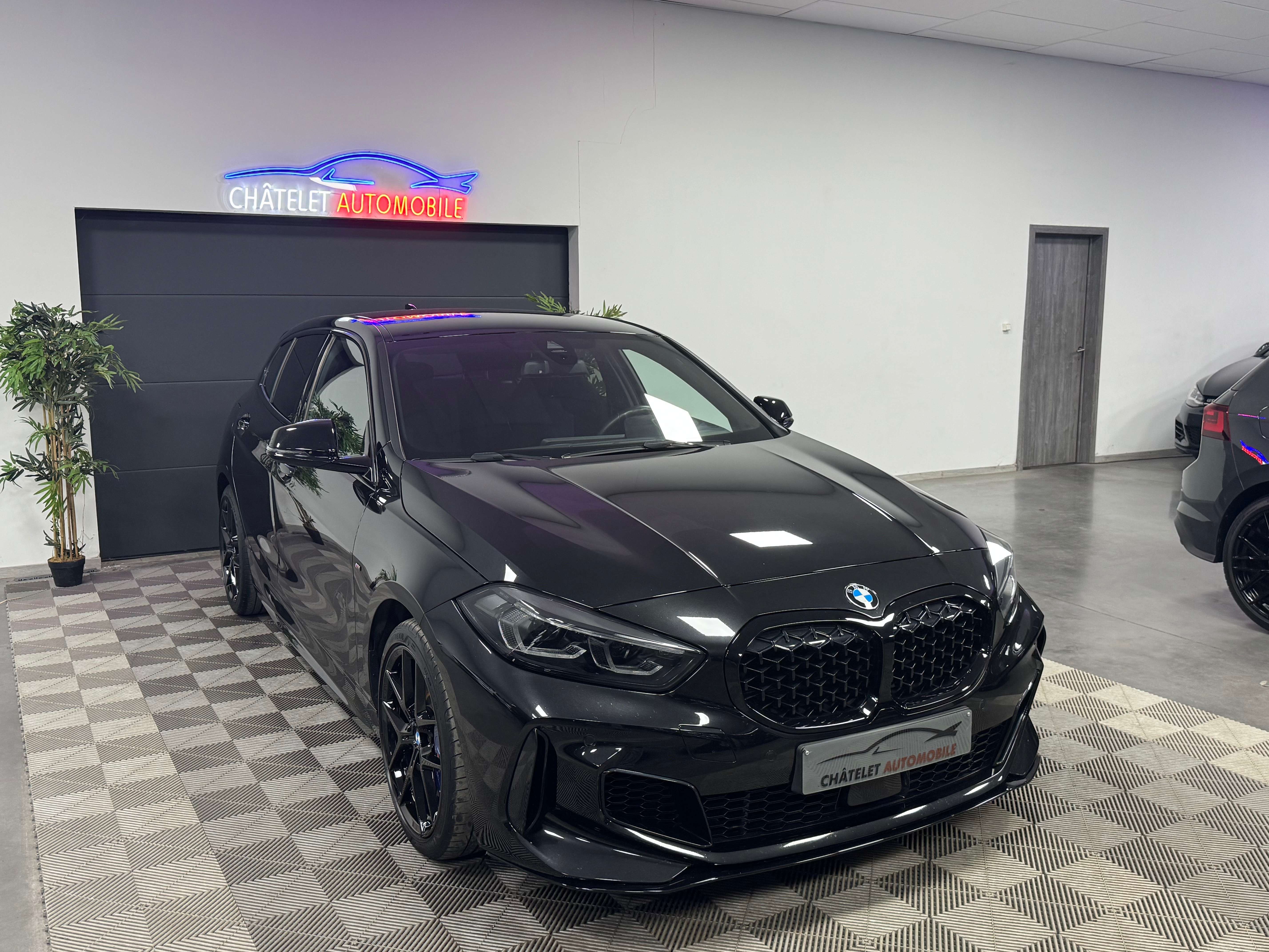 BMW 135 i B48 Pack-M Full Black Siège F1 12 mois garantie