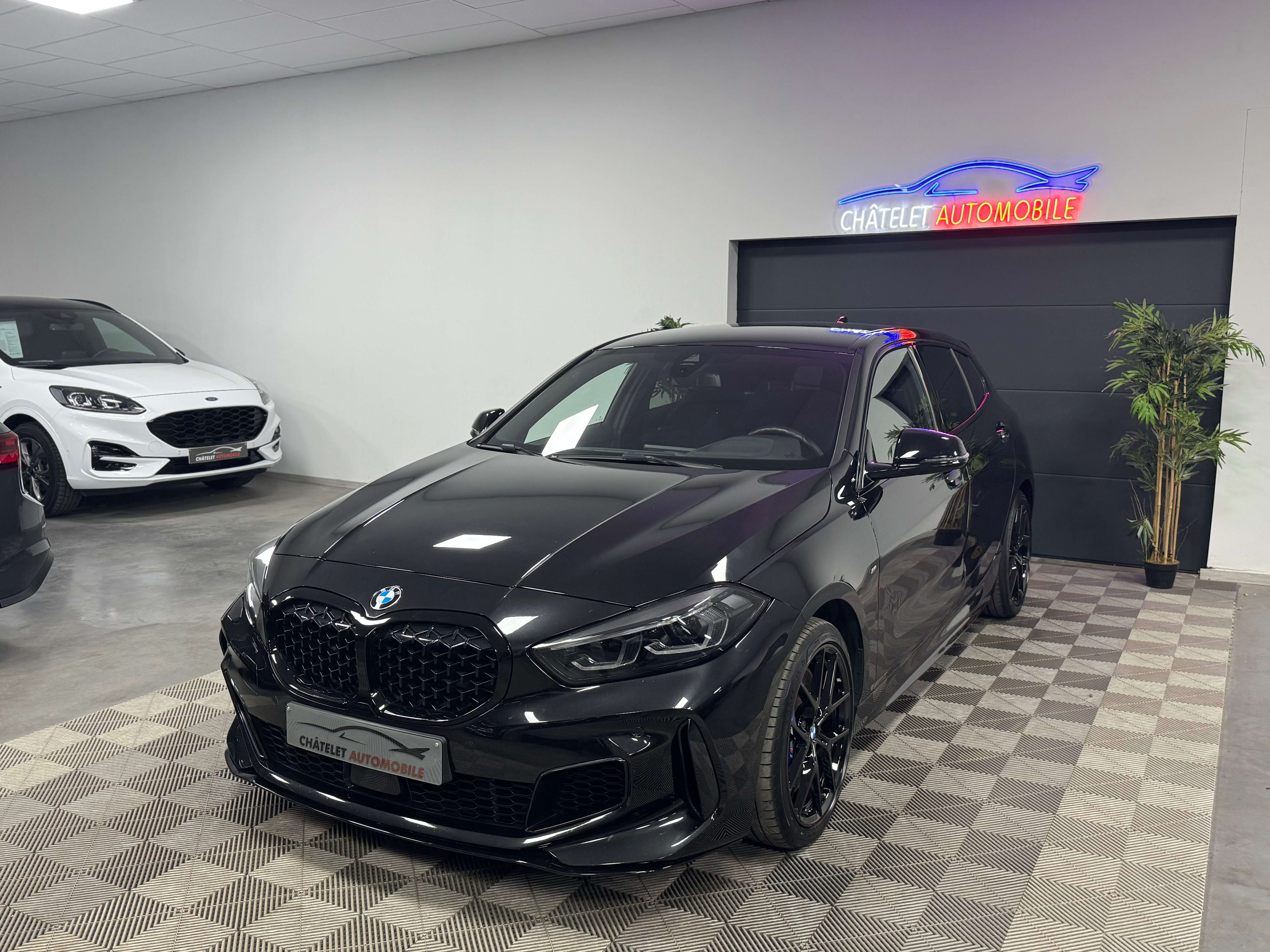 BMW 135 i B48 Pack-M Full Black Siège F1 12 mois garantie