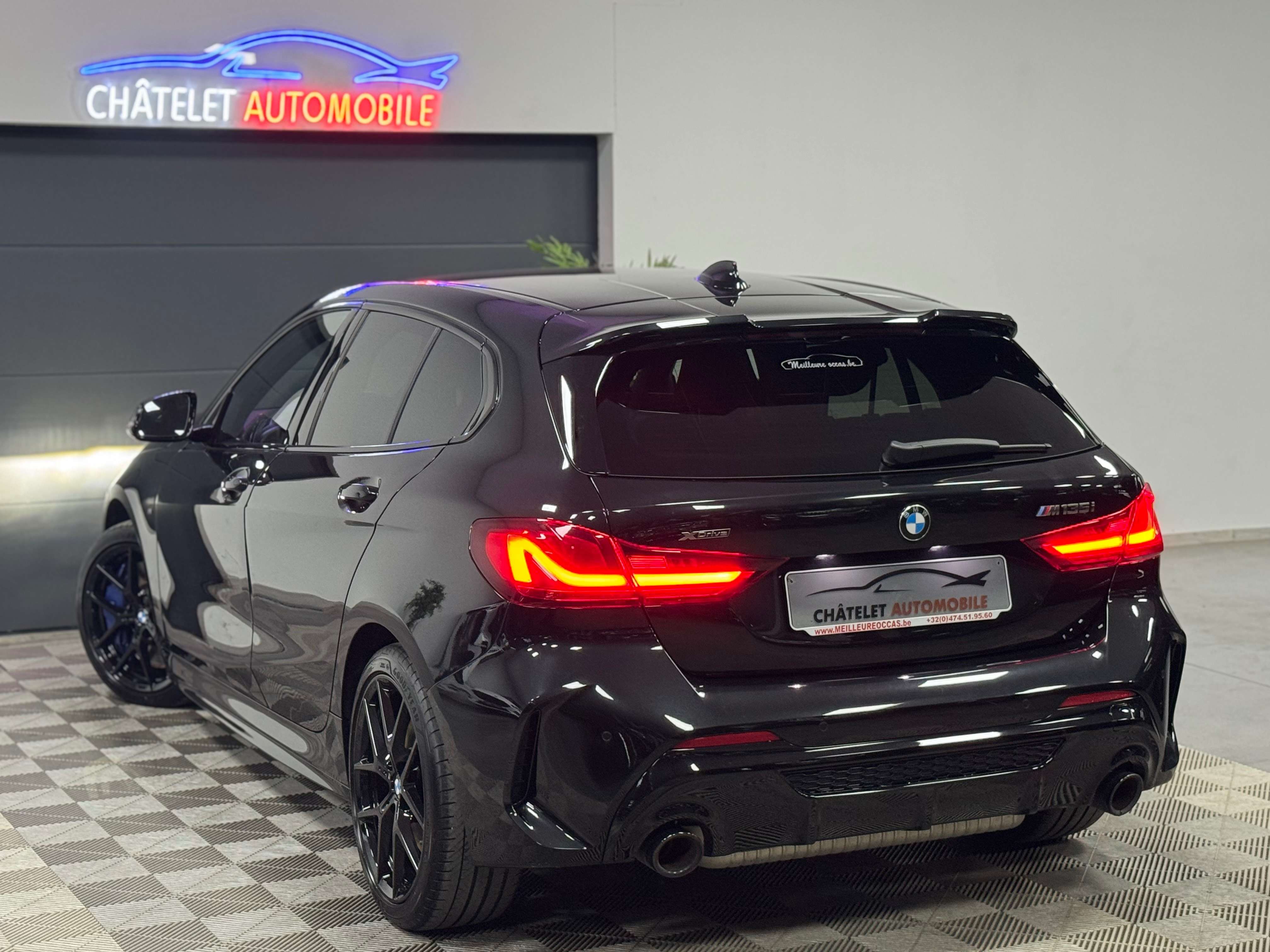 BMW 135 i B48 Pack-M Full Black Siège F1 12 mois garantie
