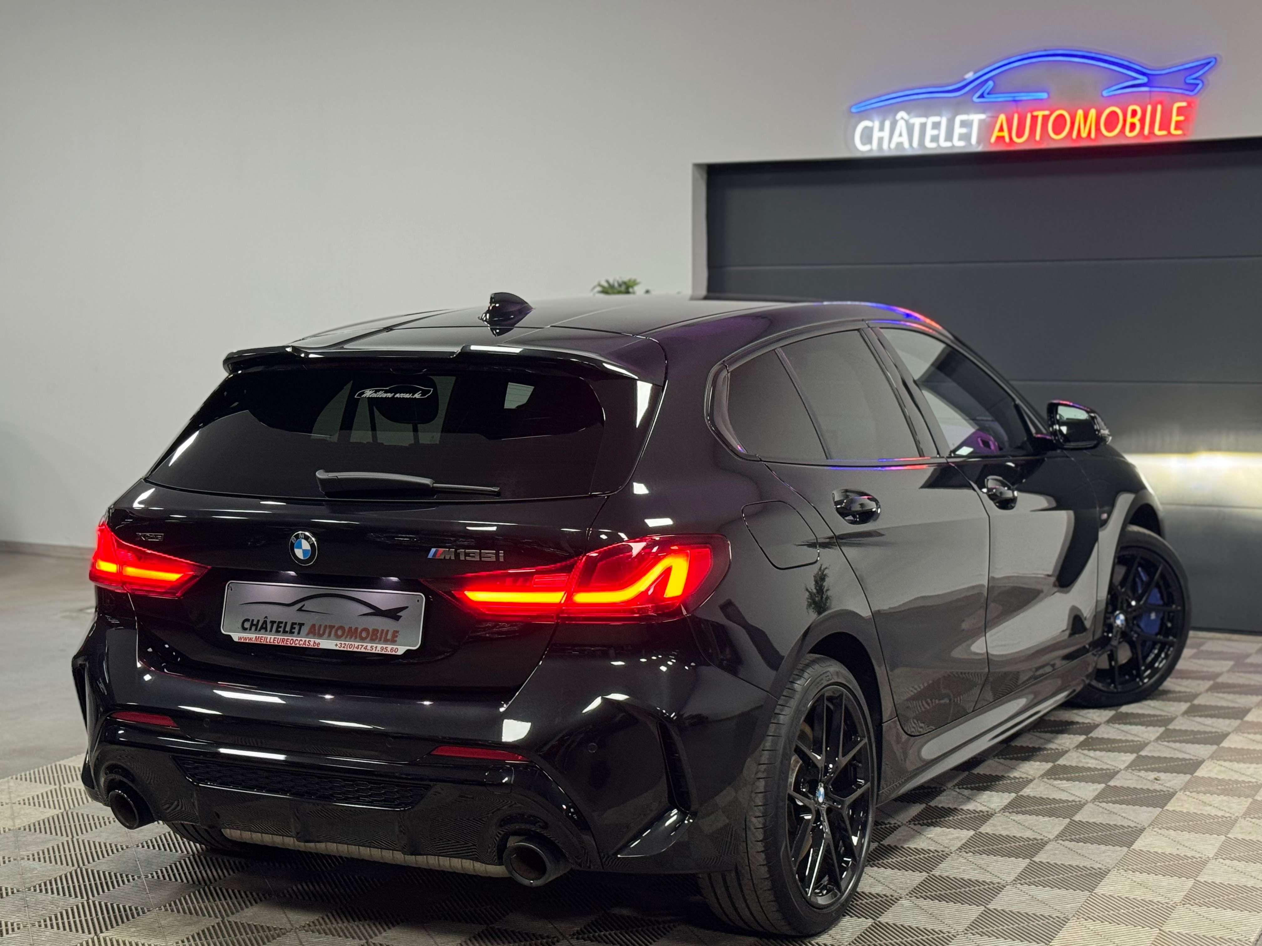 BMW 135 i B48 Pack-M Full Black Siège F1 12 mois garantie