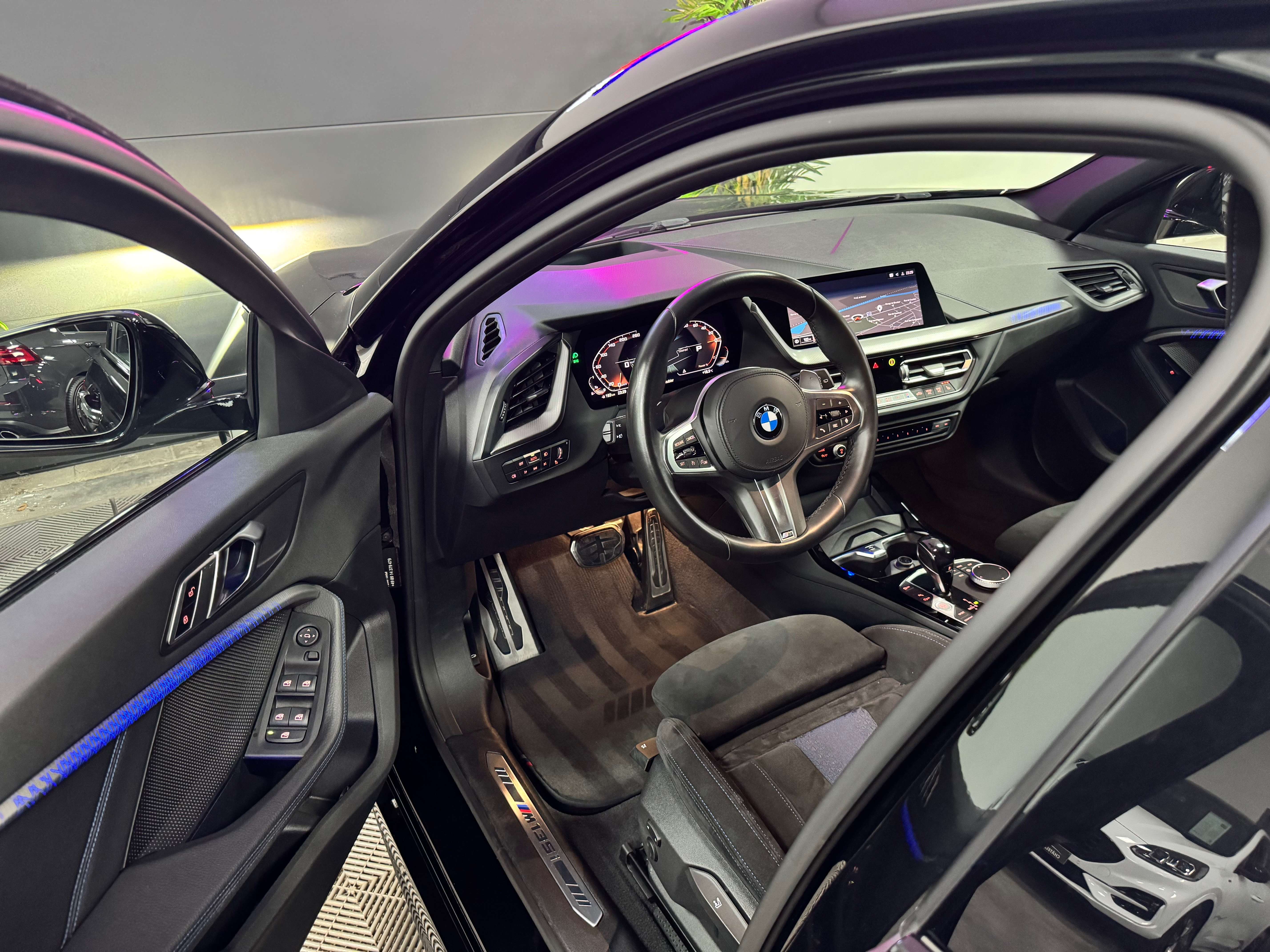 BMW 135 i B48 Pack-M Full Black Siège F1 12 mois garantie