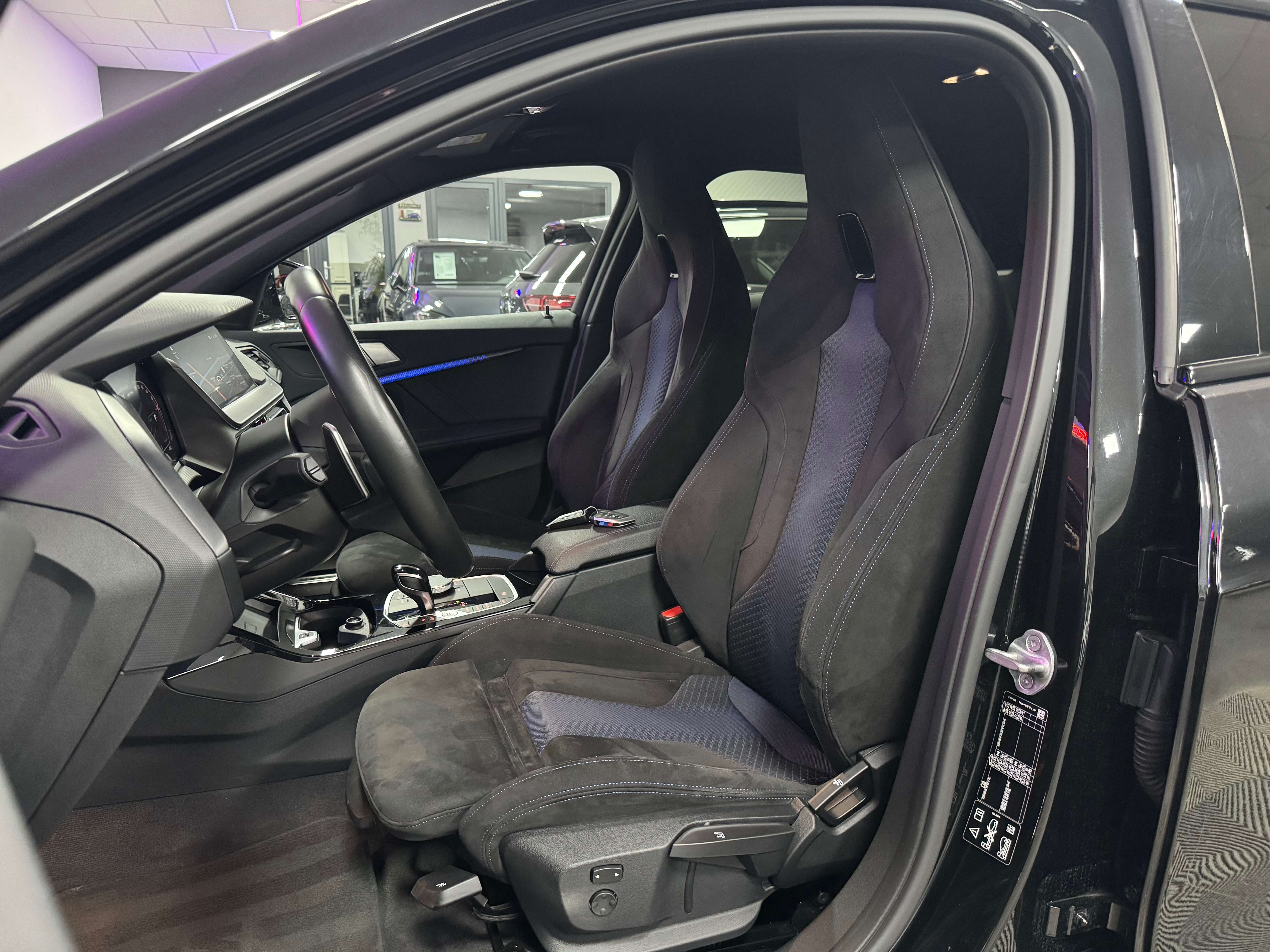 BMW 135 i B48 Pack-M Full Black Siège F1 12 mois garantie