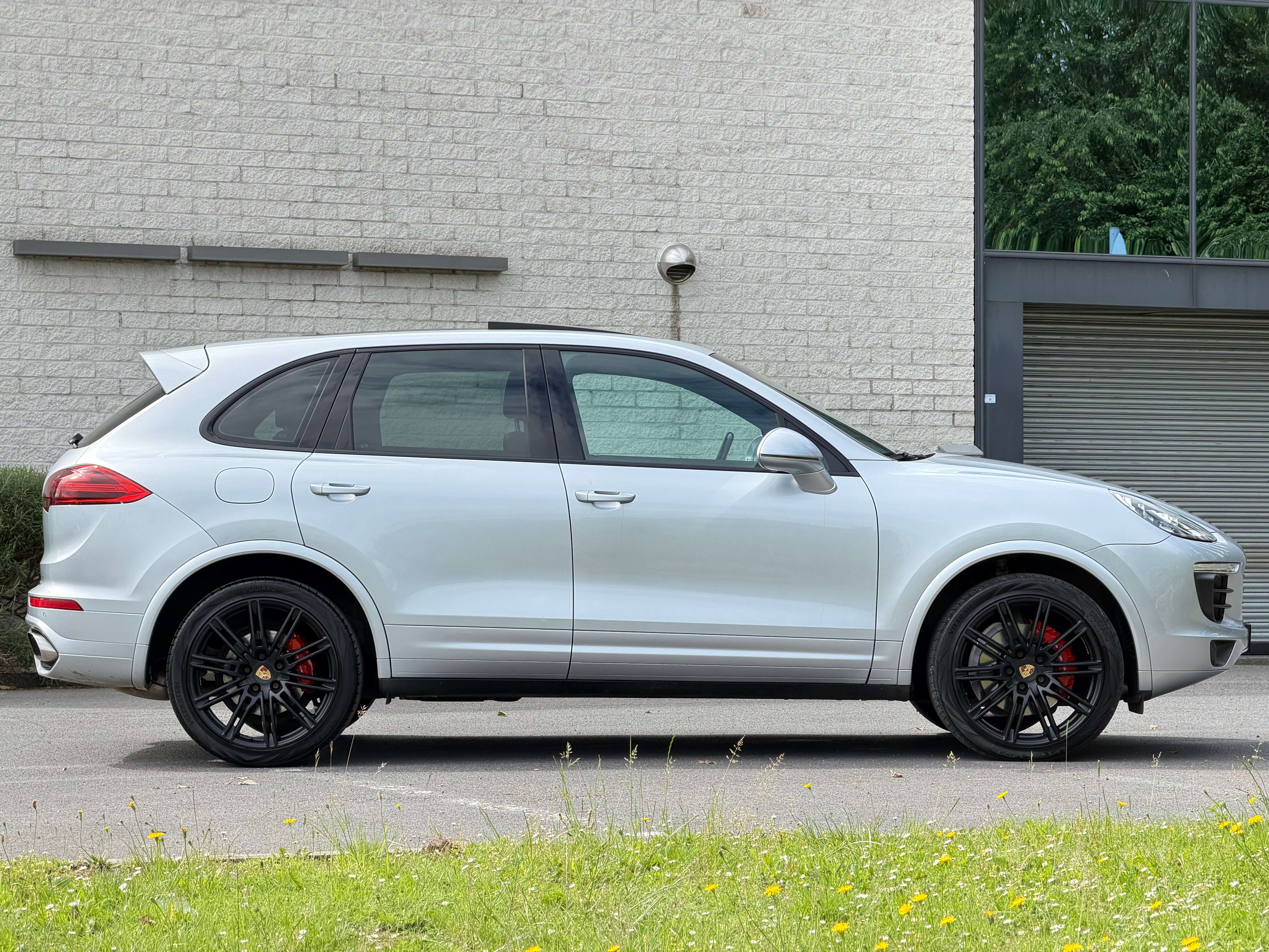 Porsche Cayenne RÉSERVÉ !!