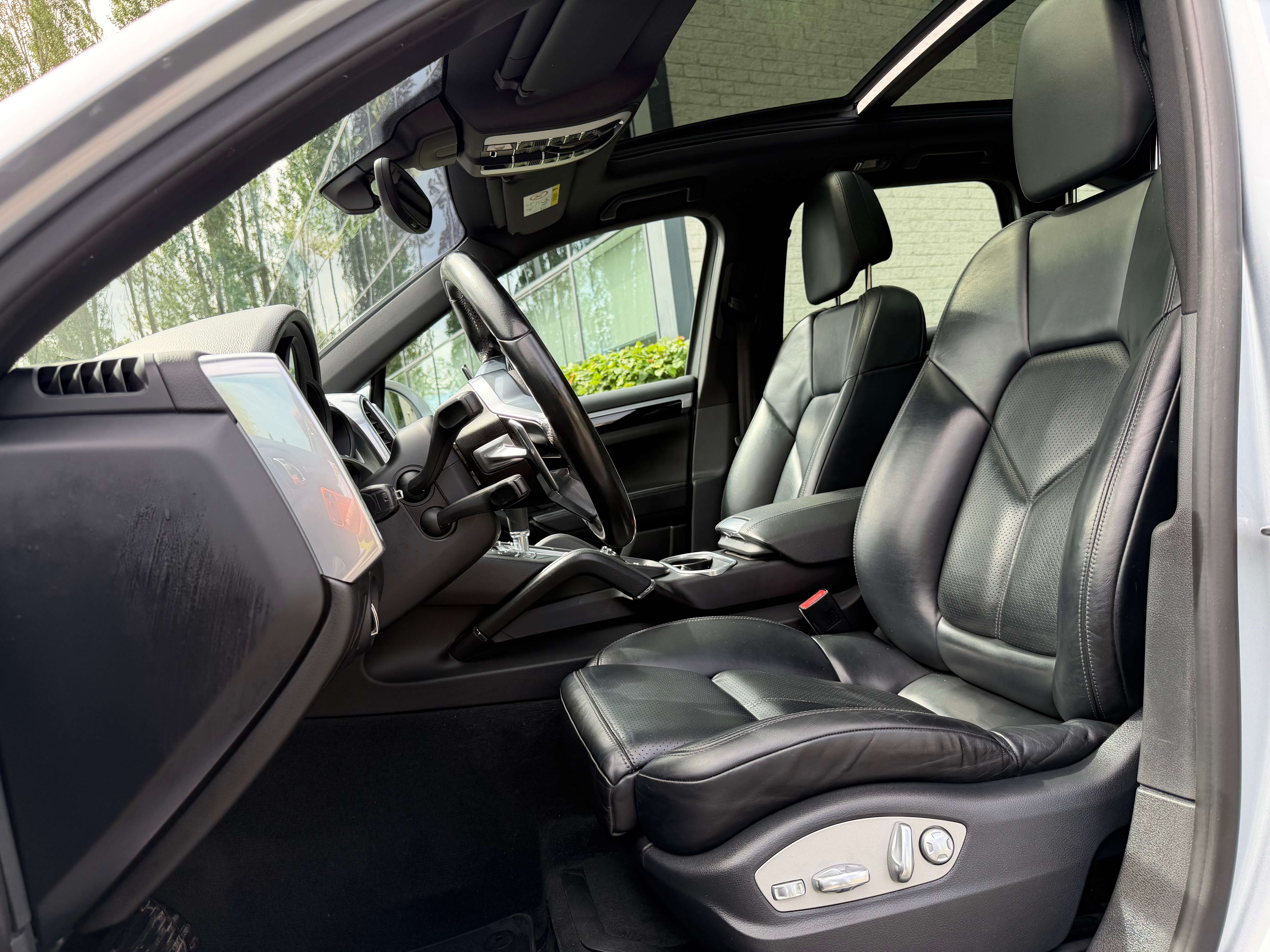 Porsche Cayenne RÉSERVÉ !!