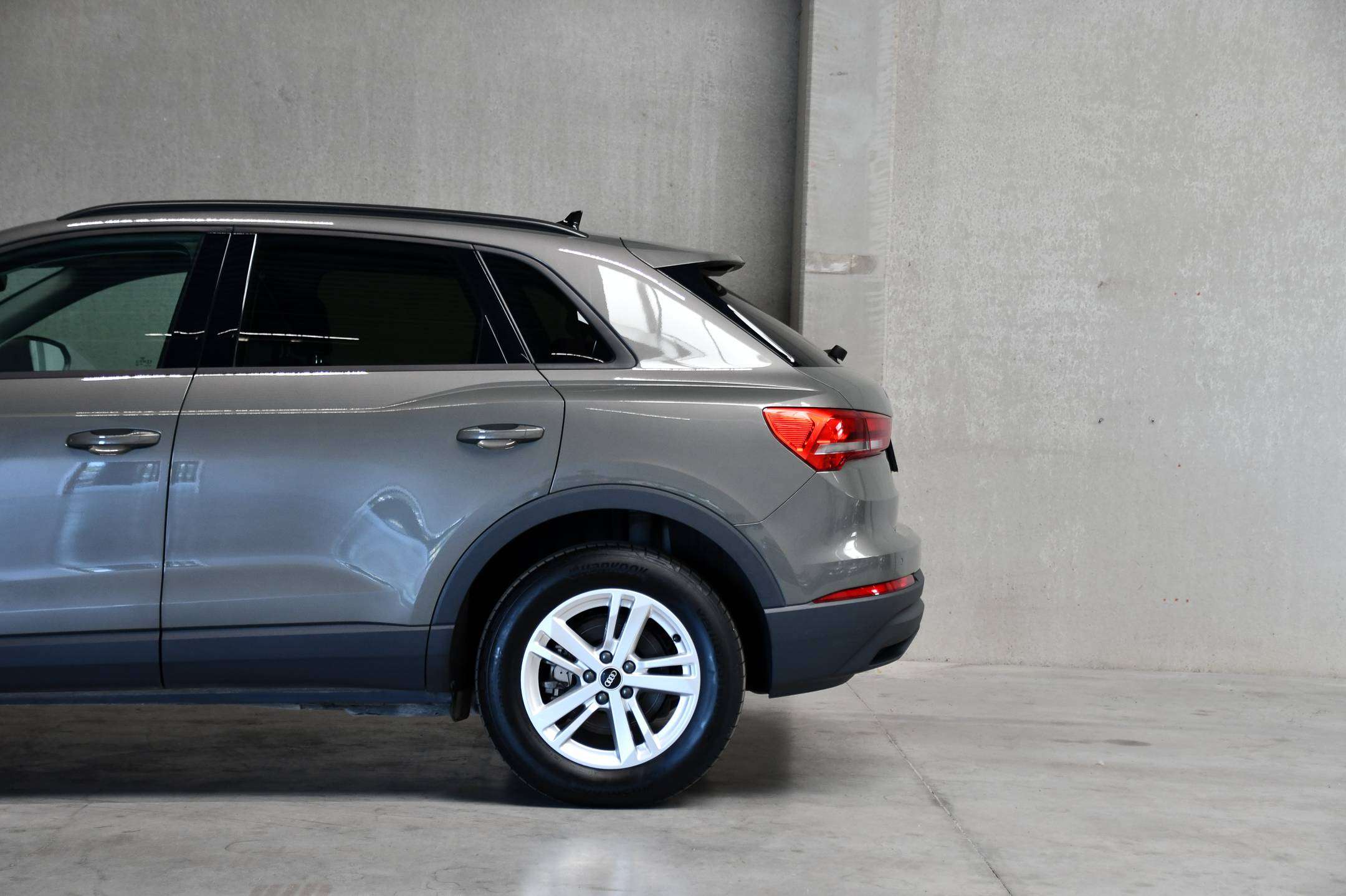 Audi Q3 Q3 Plug in Hybride l Adaptive Cruise Control l Camera l Zetelverwarming l Getinte ramen