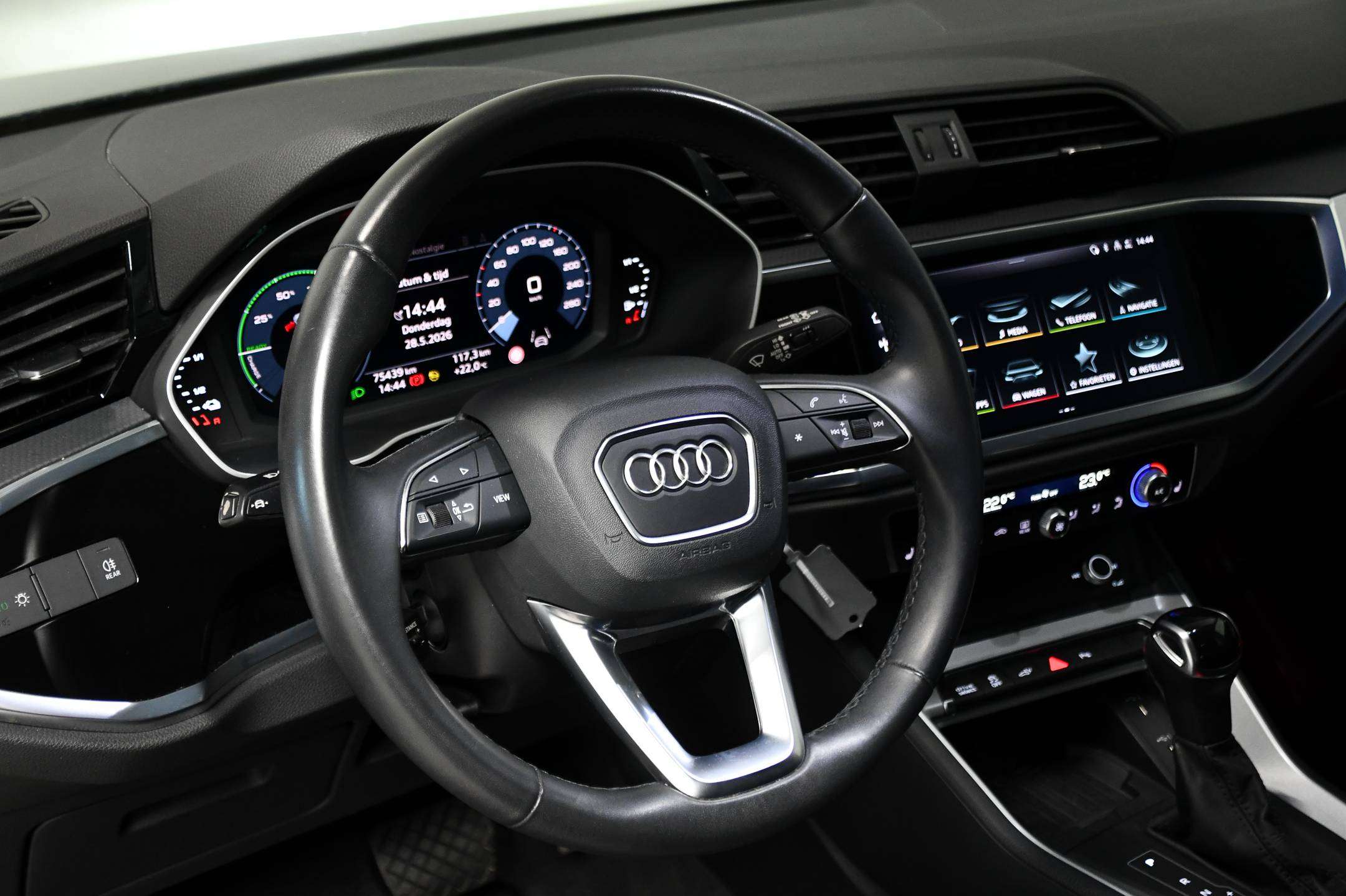 Audi Q3 Q3 Plug in Hybride l Adaptive Cruise Control l Camera l Zetelverwarming l Getinte ramen