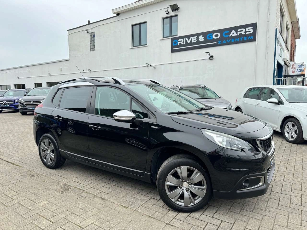 Peugeot 2008 1.2i Benzine - Navigatie - Parkeersensoren - Led