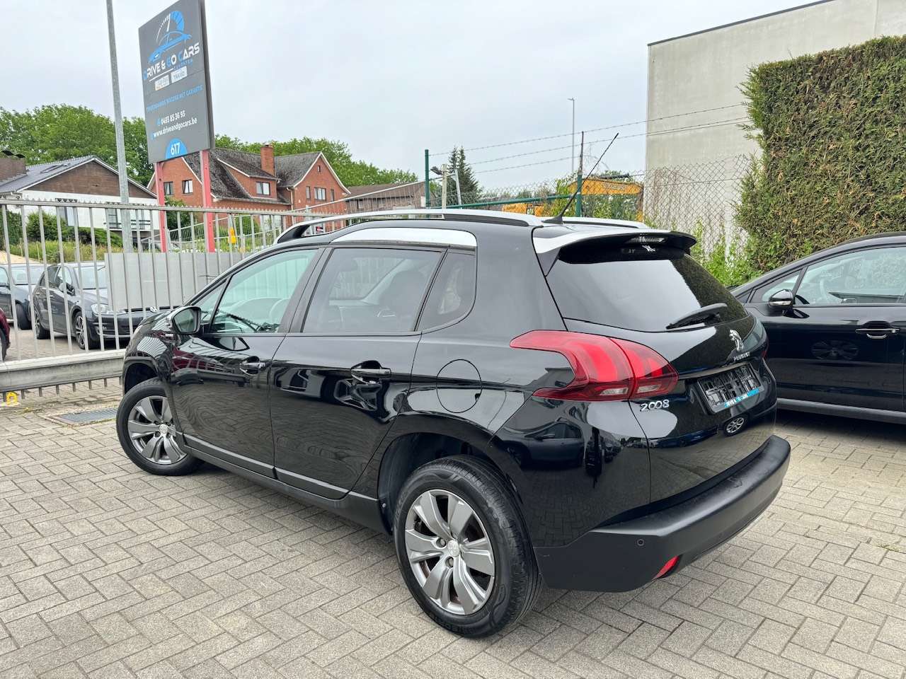 Peugeot 2008 1.2i Benzine - Navigatie - Parkeersensoren - Led