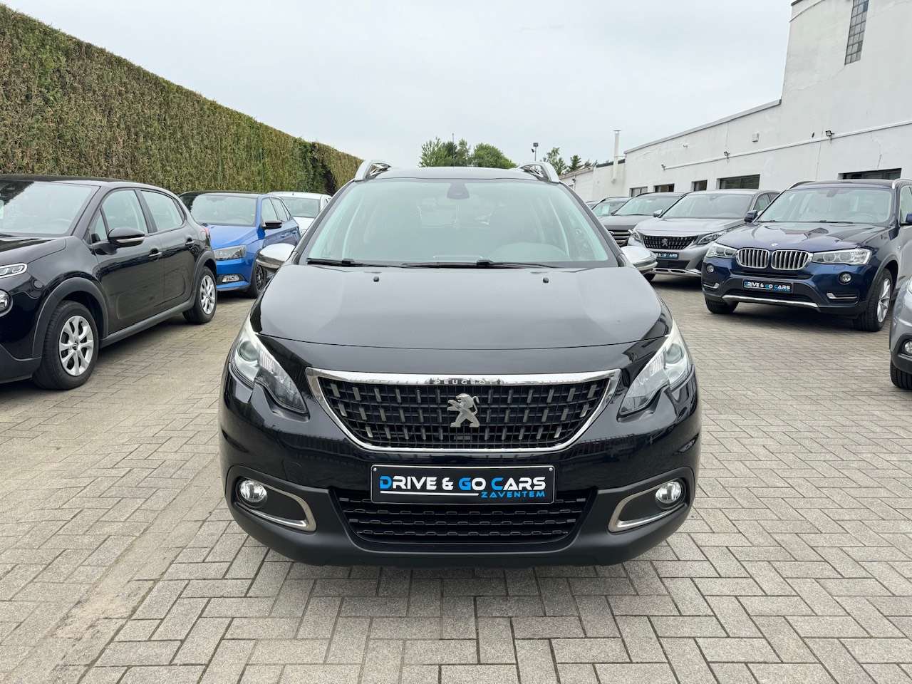 Peugeot 2008 1.2i Benzine - Navigatie - Parkeersensoren - Led