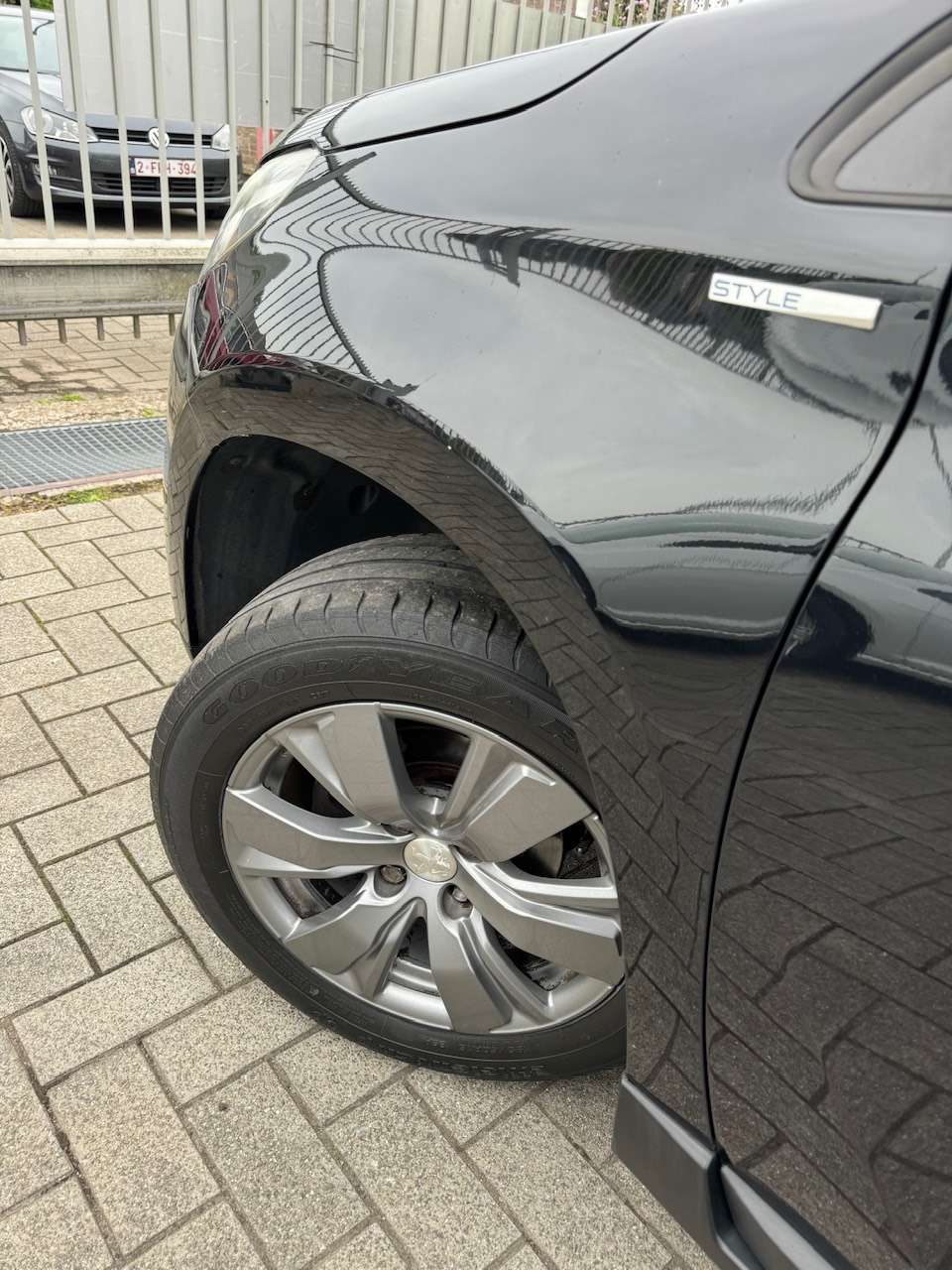 Peugeot 2008 1.2i Benzine - Navigatie - Parkeersensoren - Led
