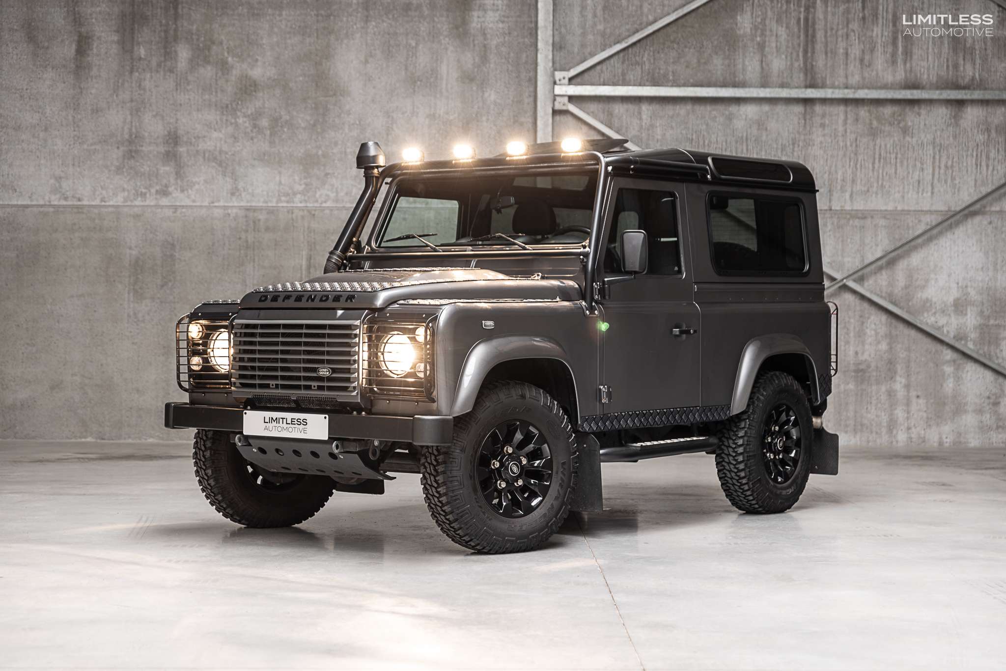 Land Rover Defender 90 | Black Pack / SOLD