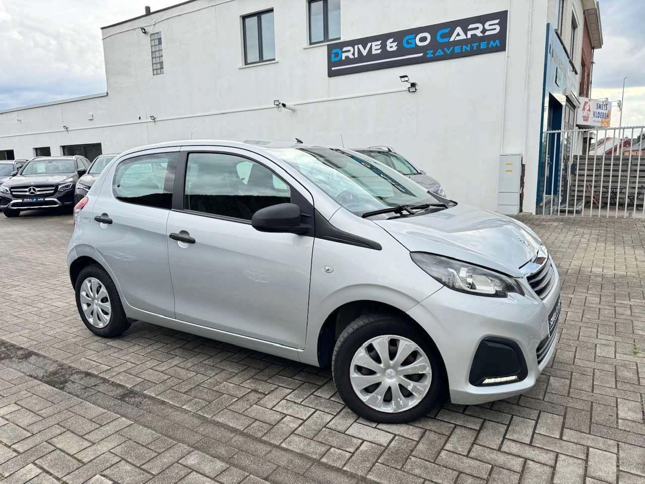 Peugeot 108 1.0i Benzine ** 1 JAAR GARANTIE ** !!