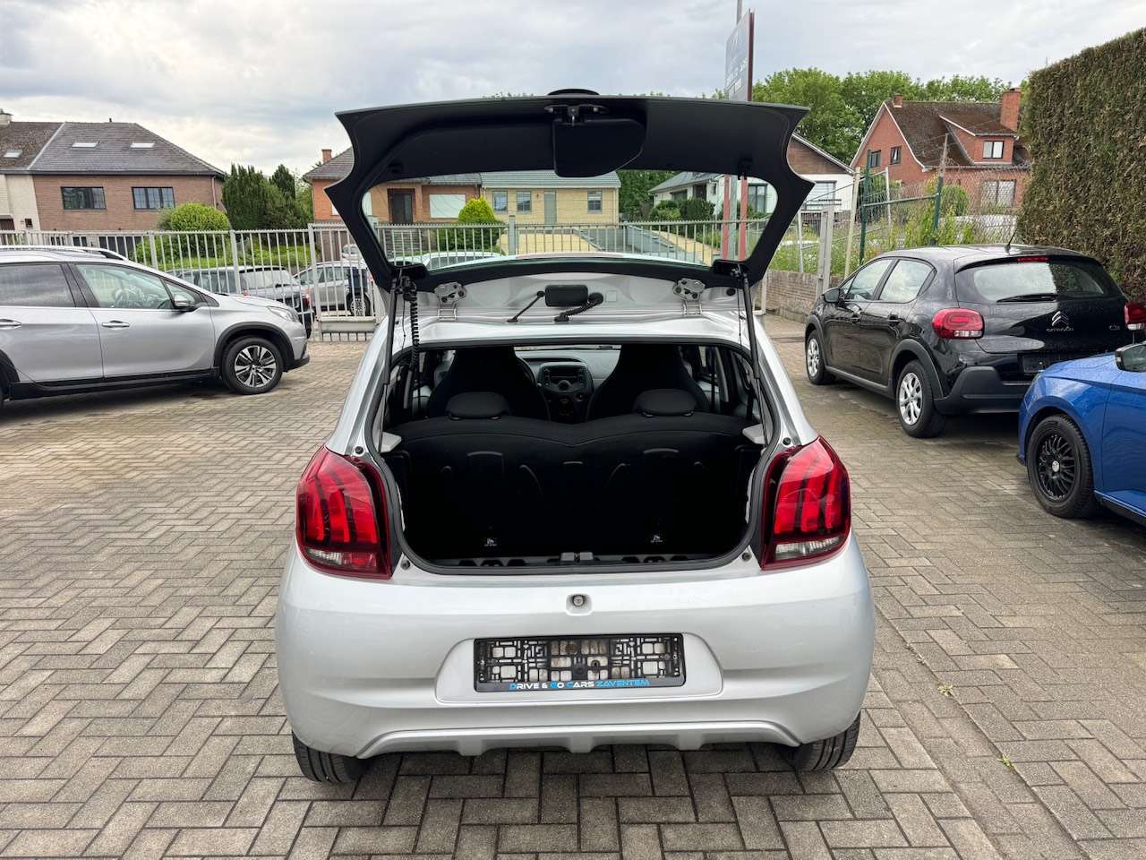 Peugeot 108 1.0i Benzine ** 1 JAAR GARANTIE ** !!