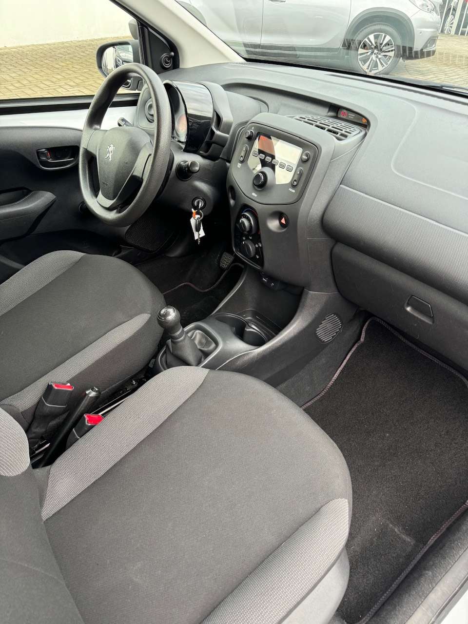 Peugeot 108 1.0i Benzine ** 1 JAAR GARANTIE ** !!