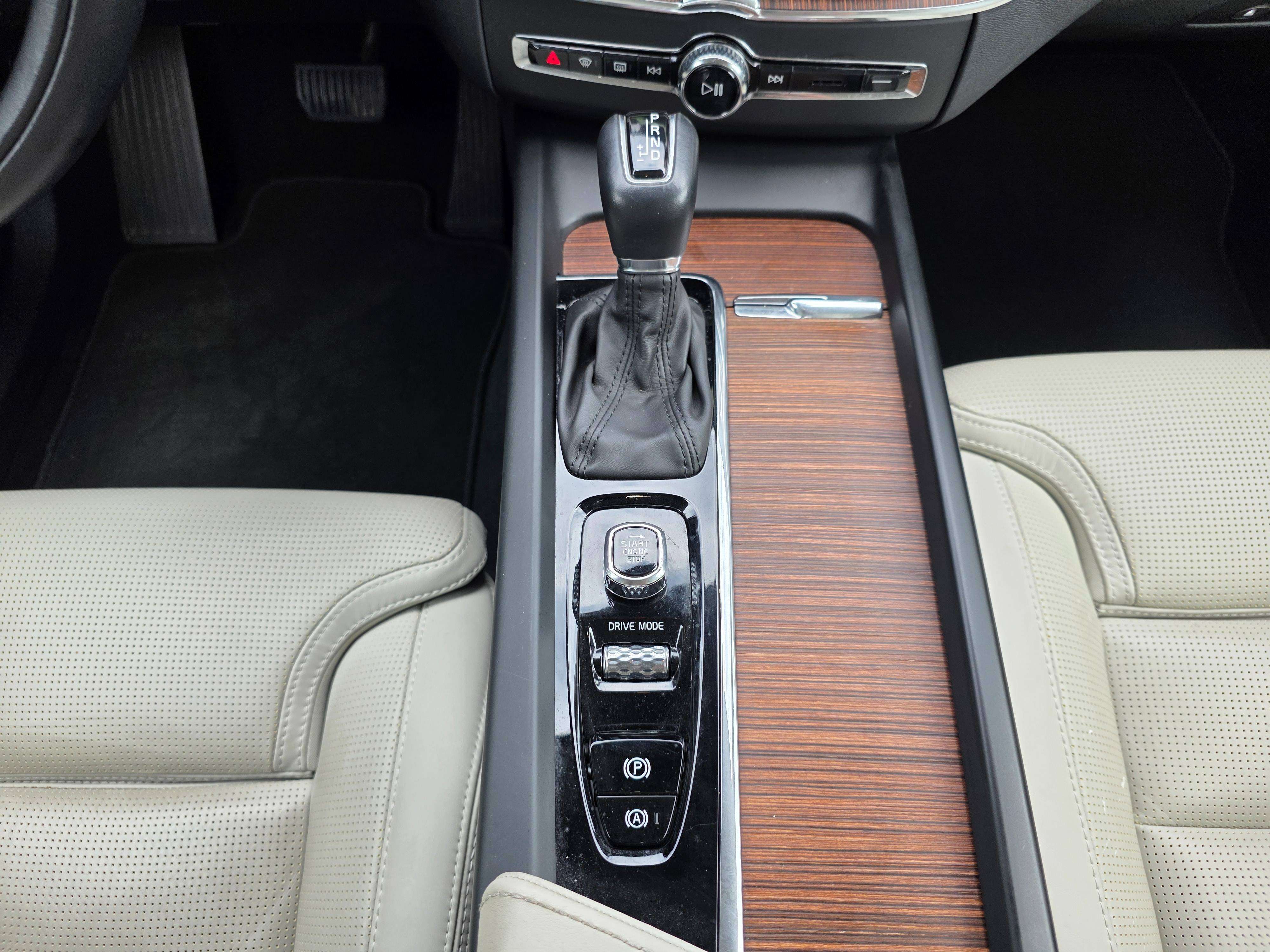 Volvo XC60 2.0 D4 Inscription Geartronic AdBlue 1°EIG. FULL OPTIES . IN PERFECTE STAAT !!
