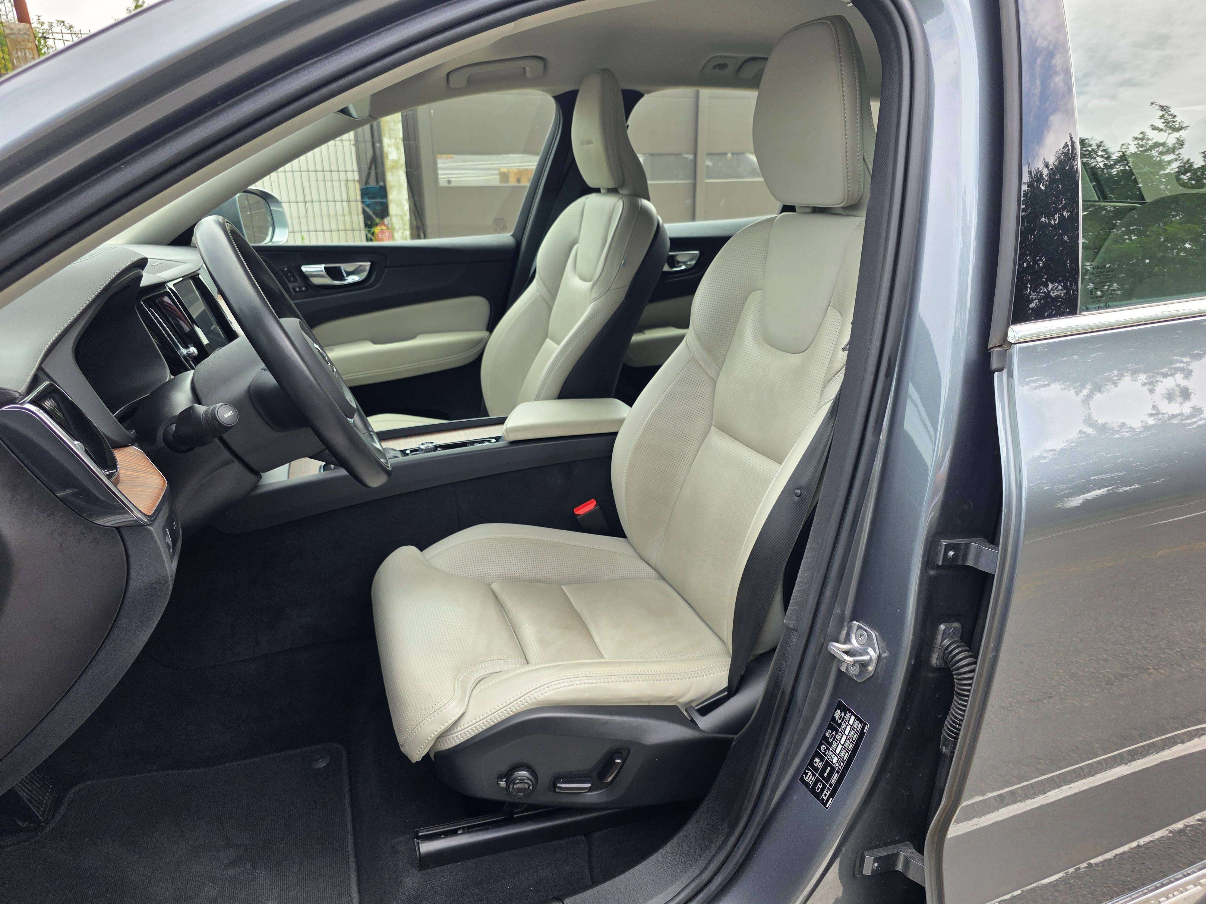 Volvo XC60 2.0 D4 Inscription Geartronic AdBlue 1°EIG. FULL OPTIES . IN PERFECTE STAAT !!