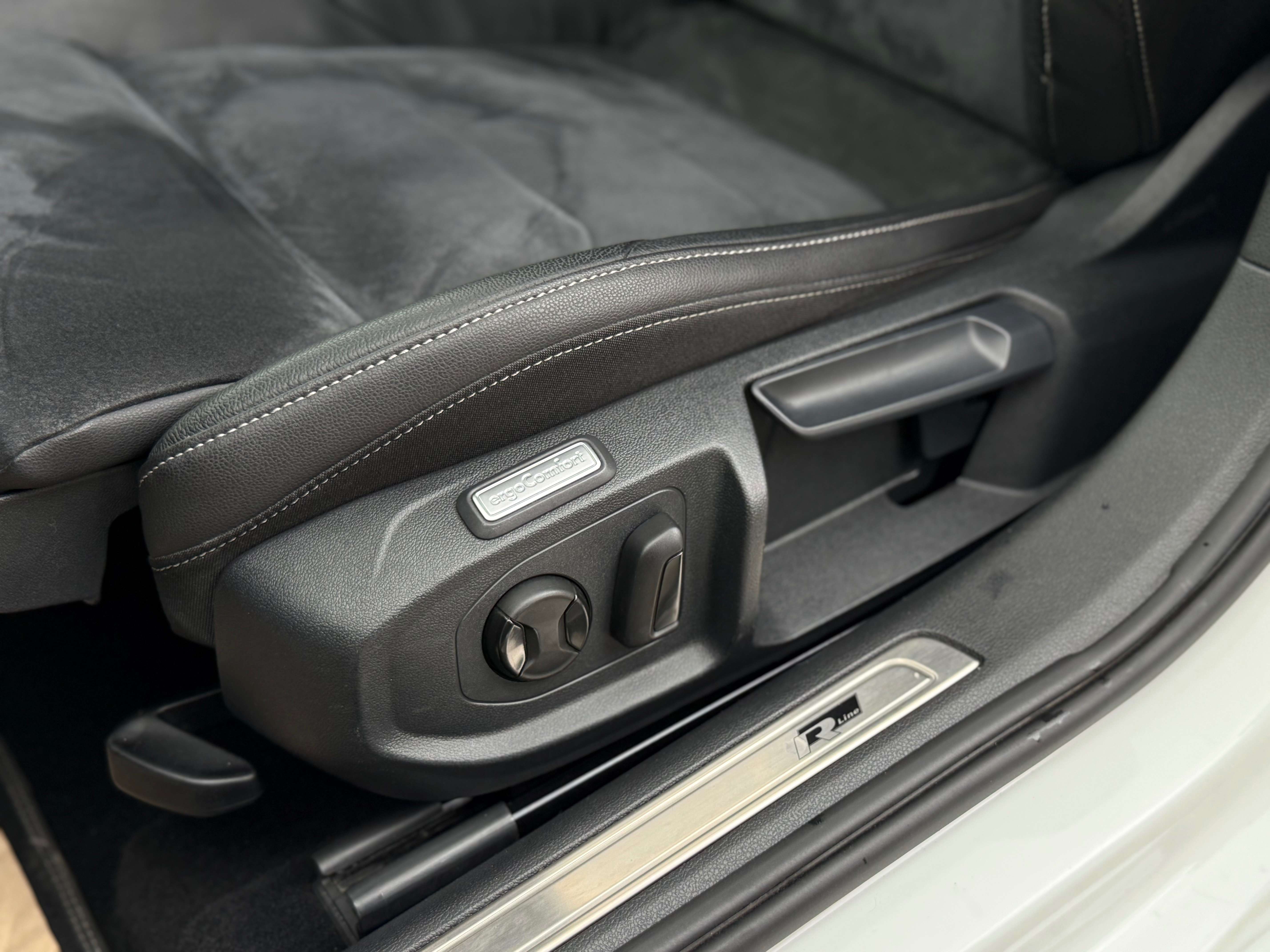 Volkswagen Arteon 2.0 TSI R-Line DSG TOIT PANORAMIQUE - COCKPIT - LINE ASS. - FRONT ASS. - DISTRONIC - CAMERA - FULL OPTION