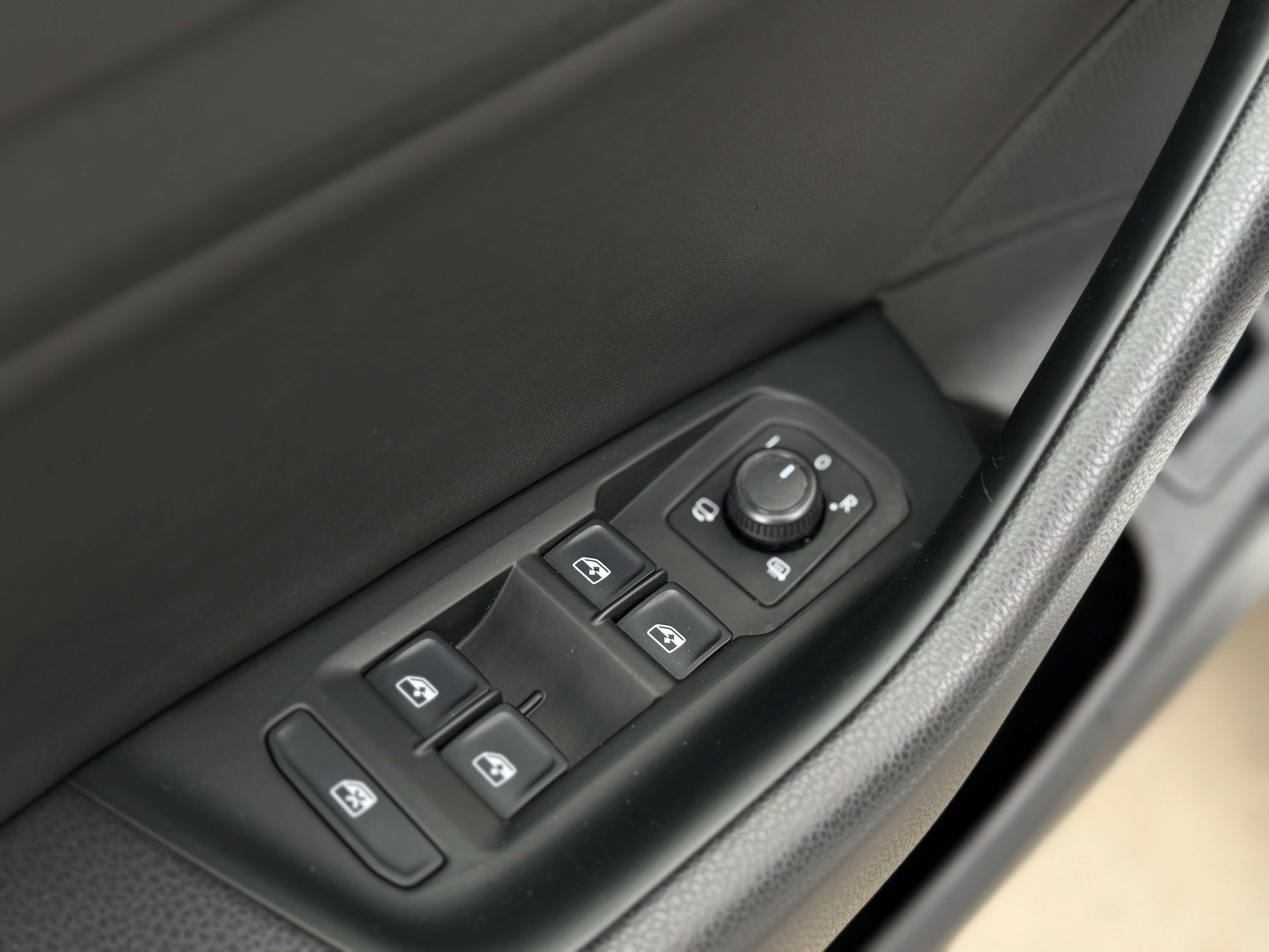 Volkswagen Arteon 2.0 TSI R-Line DSG TOIT PANORAMIQUE - COCKPIT - LINE ASS. - FRONT ASS. - DISTRONIC - CAMERA - FULL OPTION