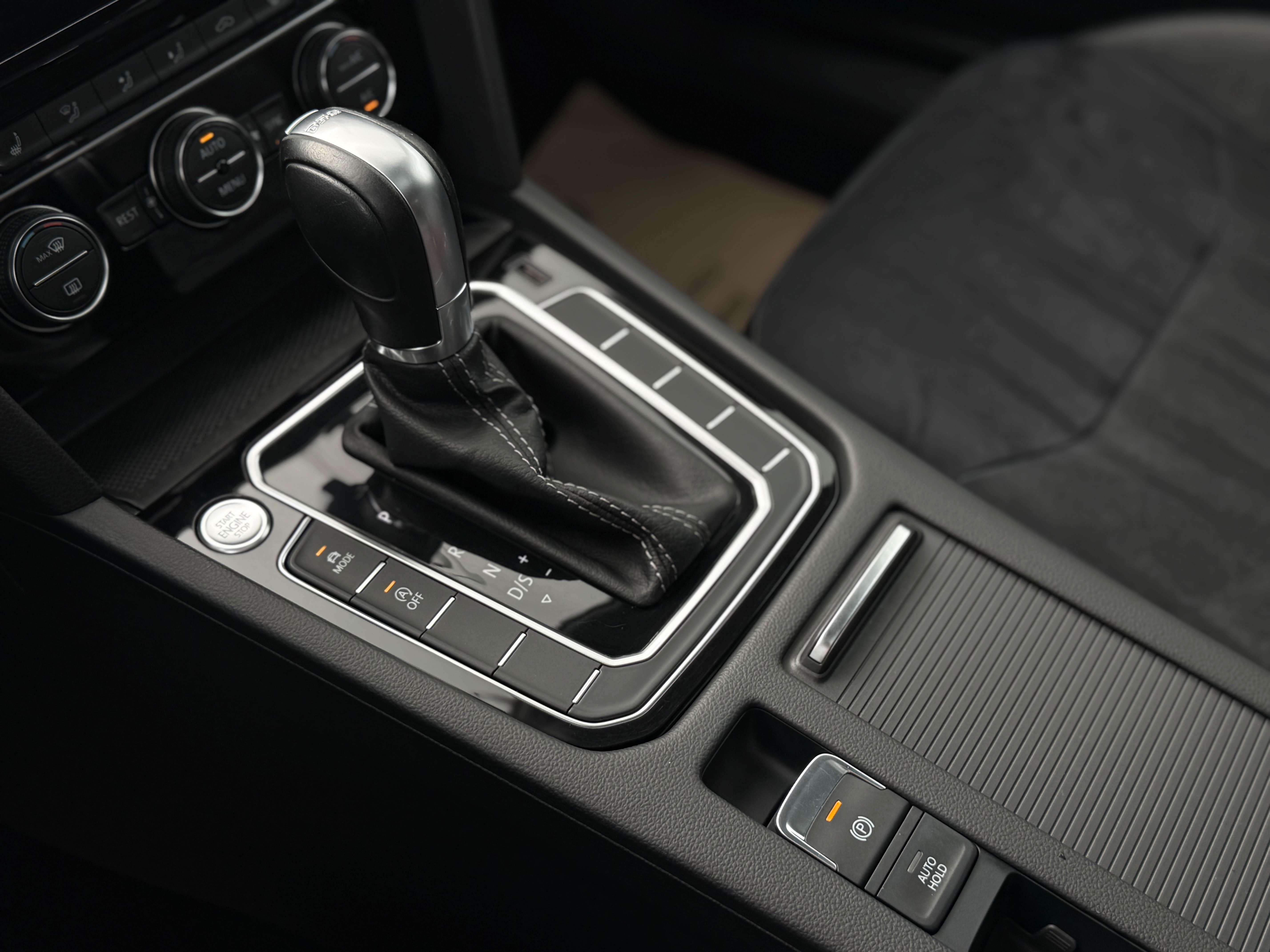 Volkswagen Arteon 2.0 TSI R-Line DSG TOIT PANORAMIQUE - COCKPIT - LINE ASS. - FRONT ASS. - DISTRONIC - CAMERA - FULL OPTION