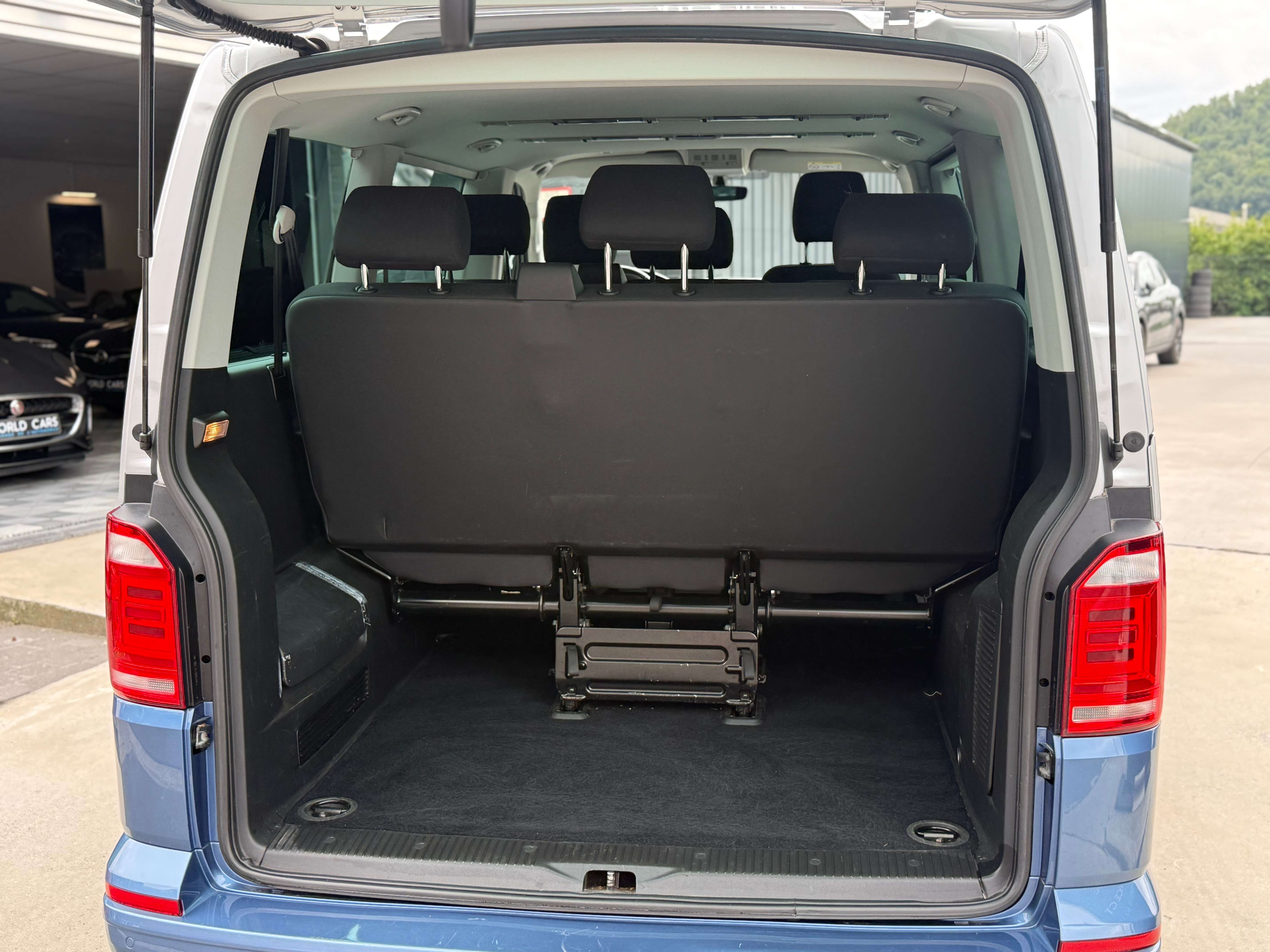 Volkswagen T6 Caravelle 2.0 TDi 150CV DSG TVAC*BTWIN - 8 PLACES- DISTRONIC - CAMERA - NAVIGATION - CARPLAY- FRONT ASSIST - GARANTIE 12MOIS