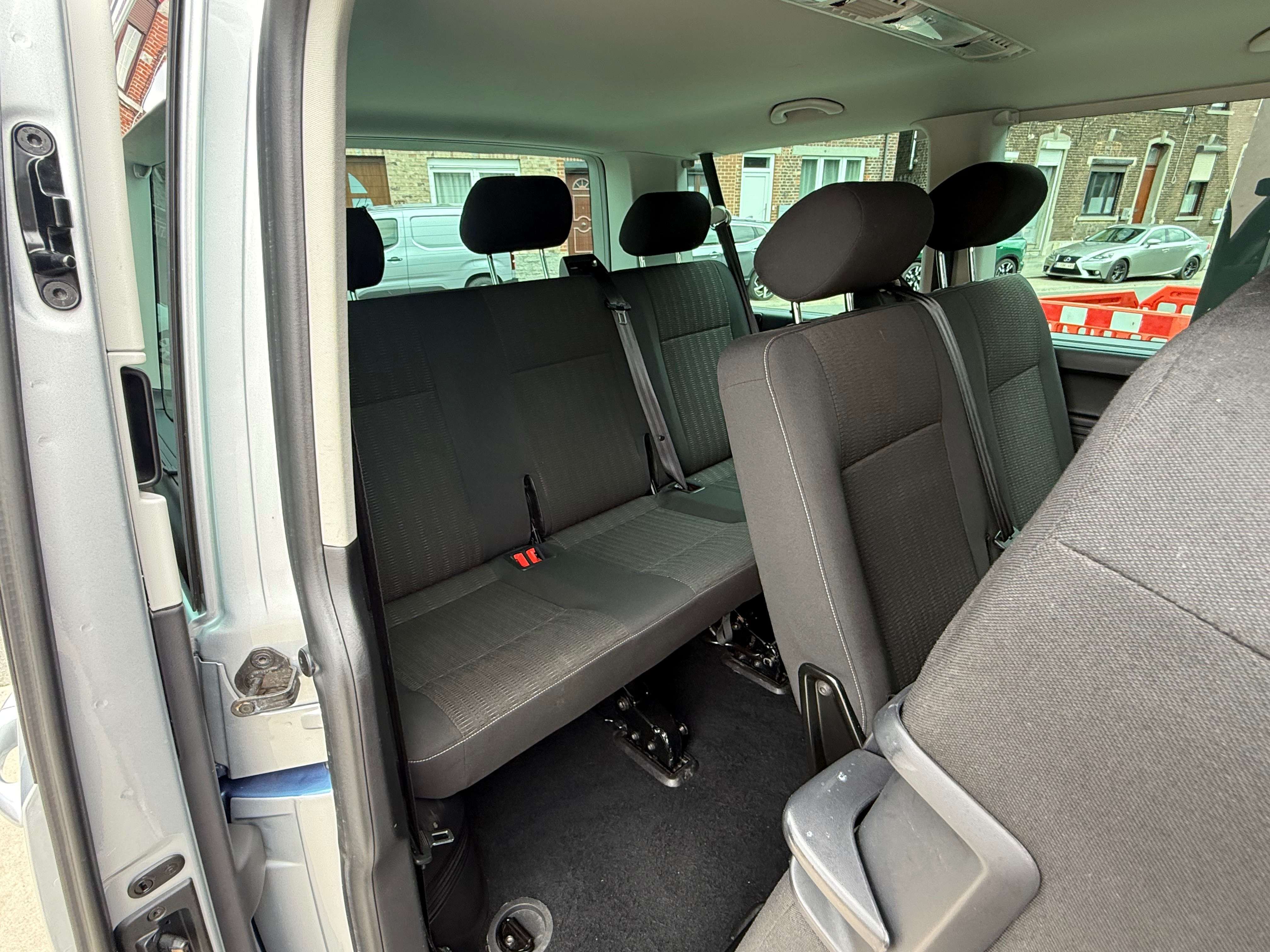 Volkswagen T6 Caravelle 2.0 TDi 150CV DSG TVAC*BTWIN - 8 PLACES- DISTRONIC - CAMERA - NAVIGATION - CARPLAY- FRONT ASSIST - GARANTIE 12MOIS