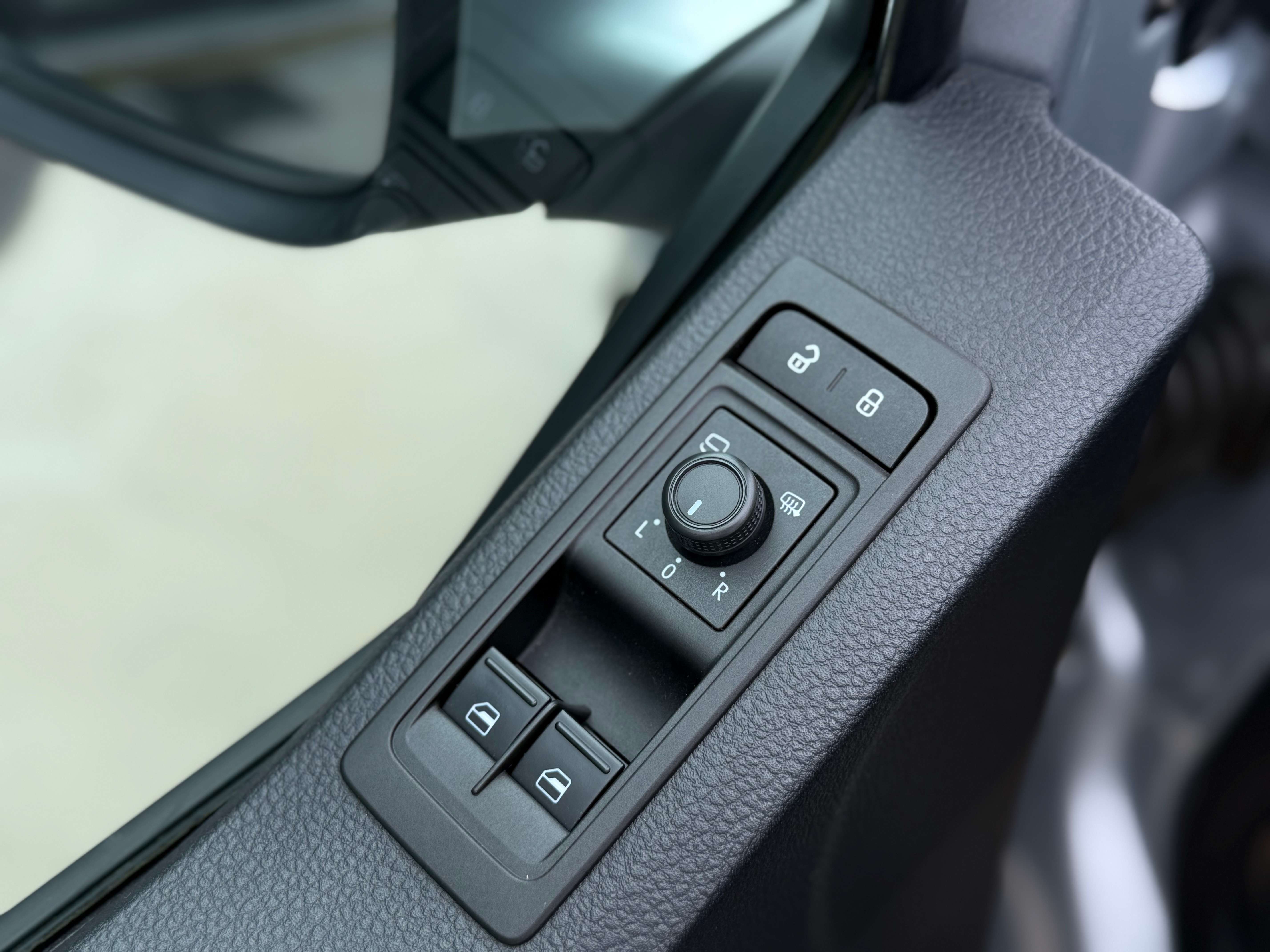 Volkswagen T6 Caravelle 2.0 TDi 150CV DSG TVAC*BTWIN - 8 PLACES- DISTRONIC - CAMERA - NAVIGATION - CARPLAY- FRONT ASSIST - GARANTIE 12MOIS