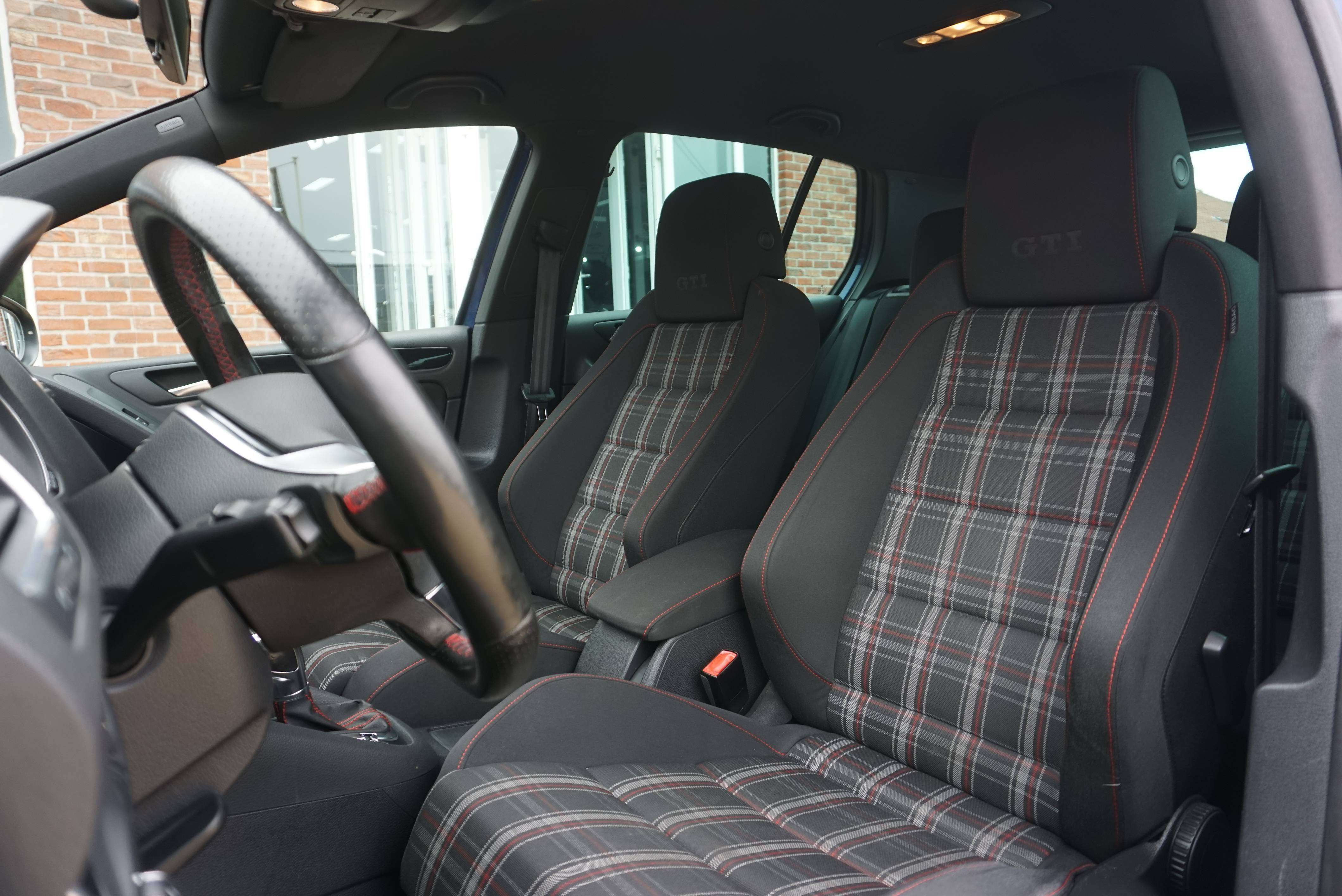 Volkswagen Golf GTI 2.0 TSI DSG6 BI-XENON PDC CLIMTRONIC CARNET COMPLET