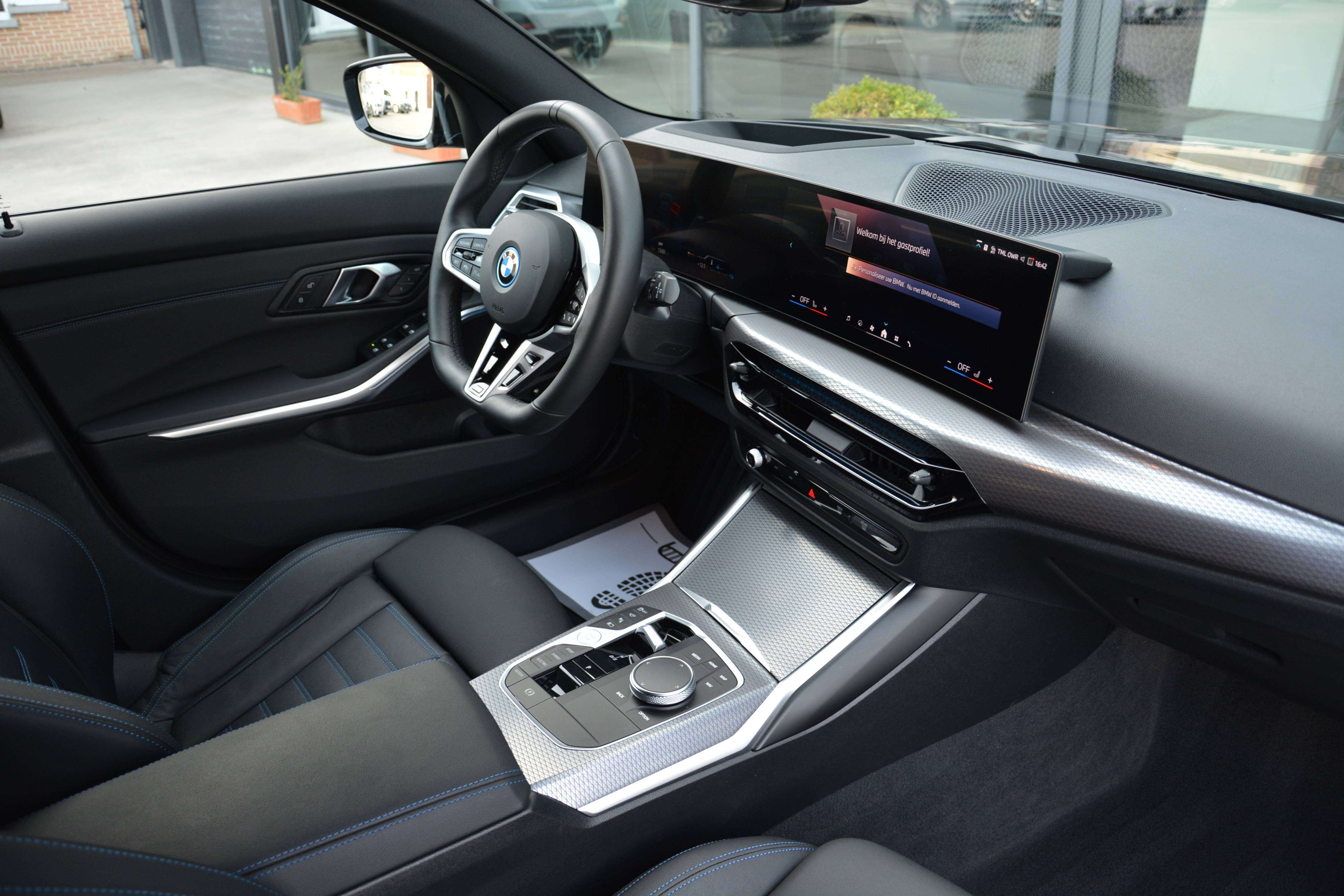 BMW 330 e Touring M-Performance LCI II/ACC/HUD/360cam/Keyless
