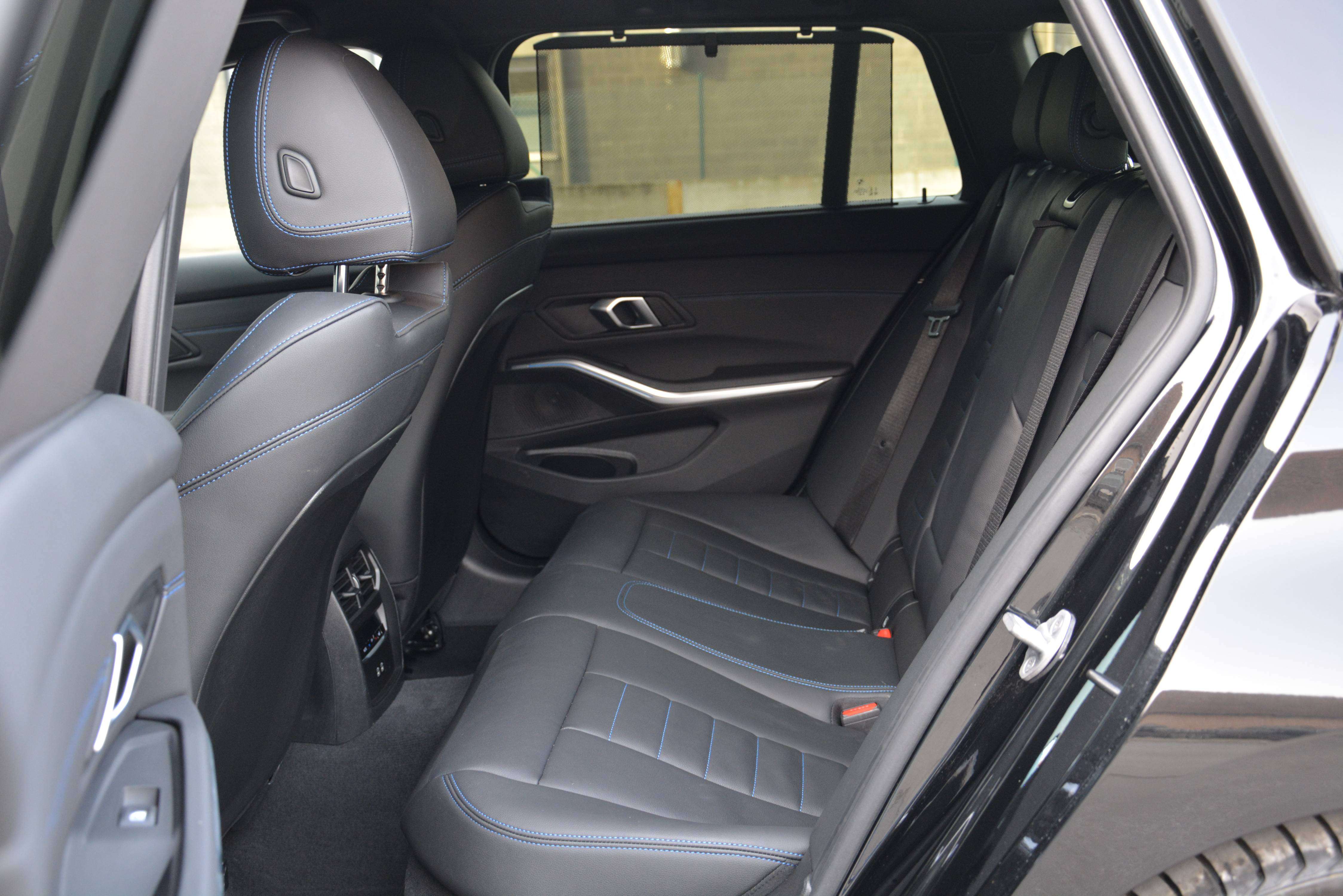 BMW 330 e Touring M-Performance LCI II/ACC/HUD/360cam/Keyless