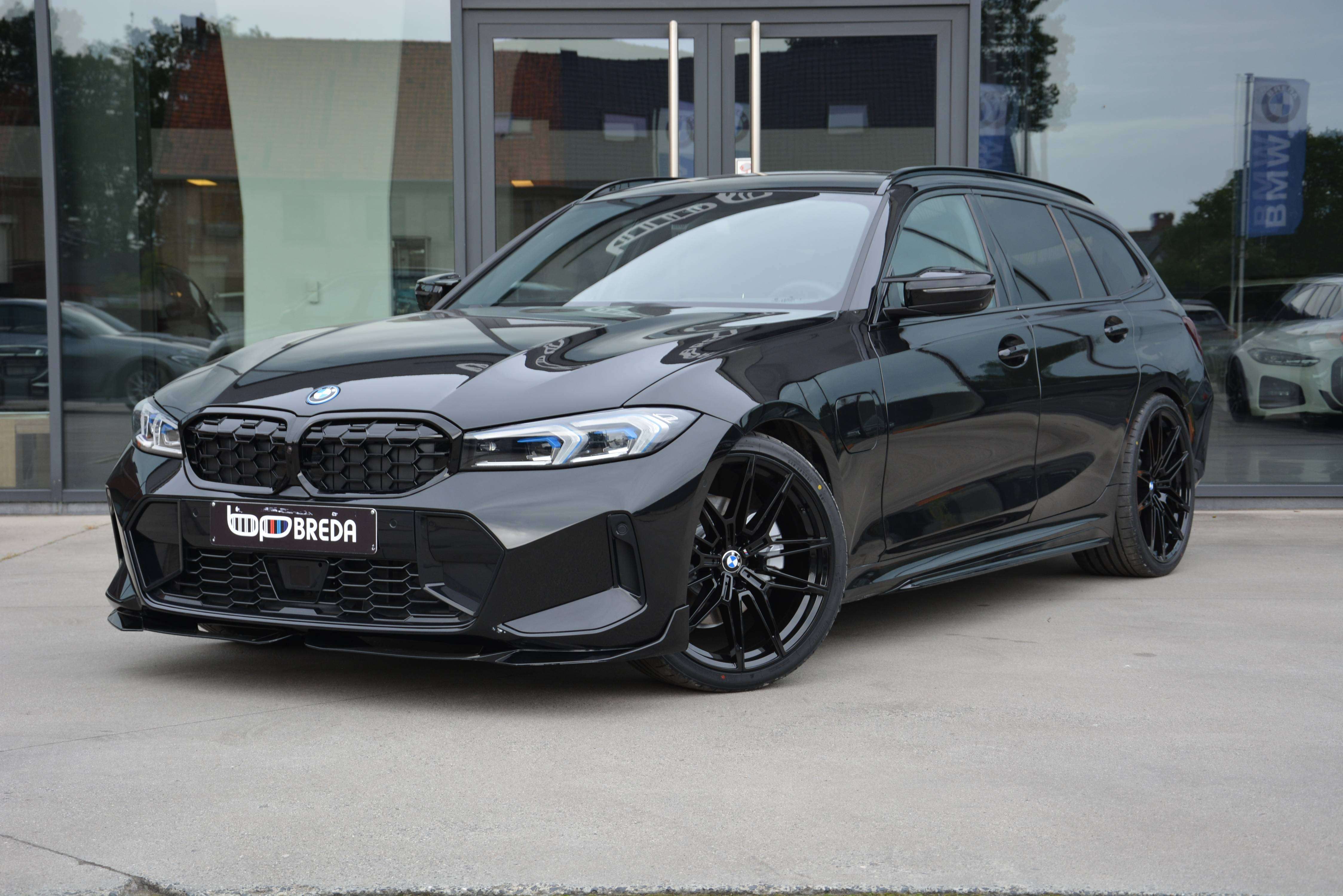 BMW 330 e Touring M-Performance LCI II/ACC/HUD/360cam/Keyless