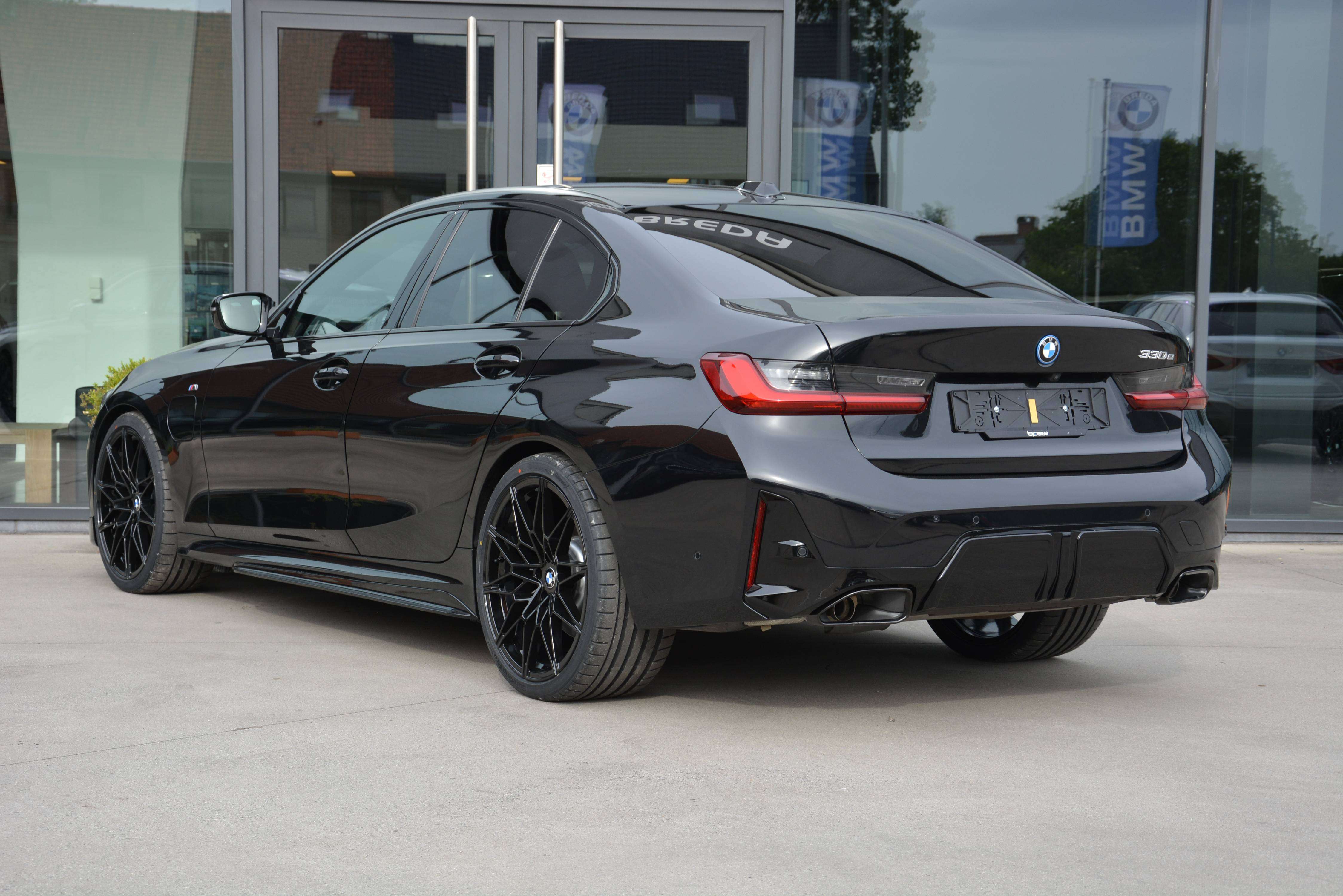 BMW 330 e M-Performance LCI II/ACC/HUD/360cam/Keyless