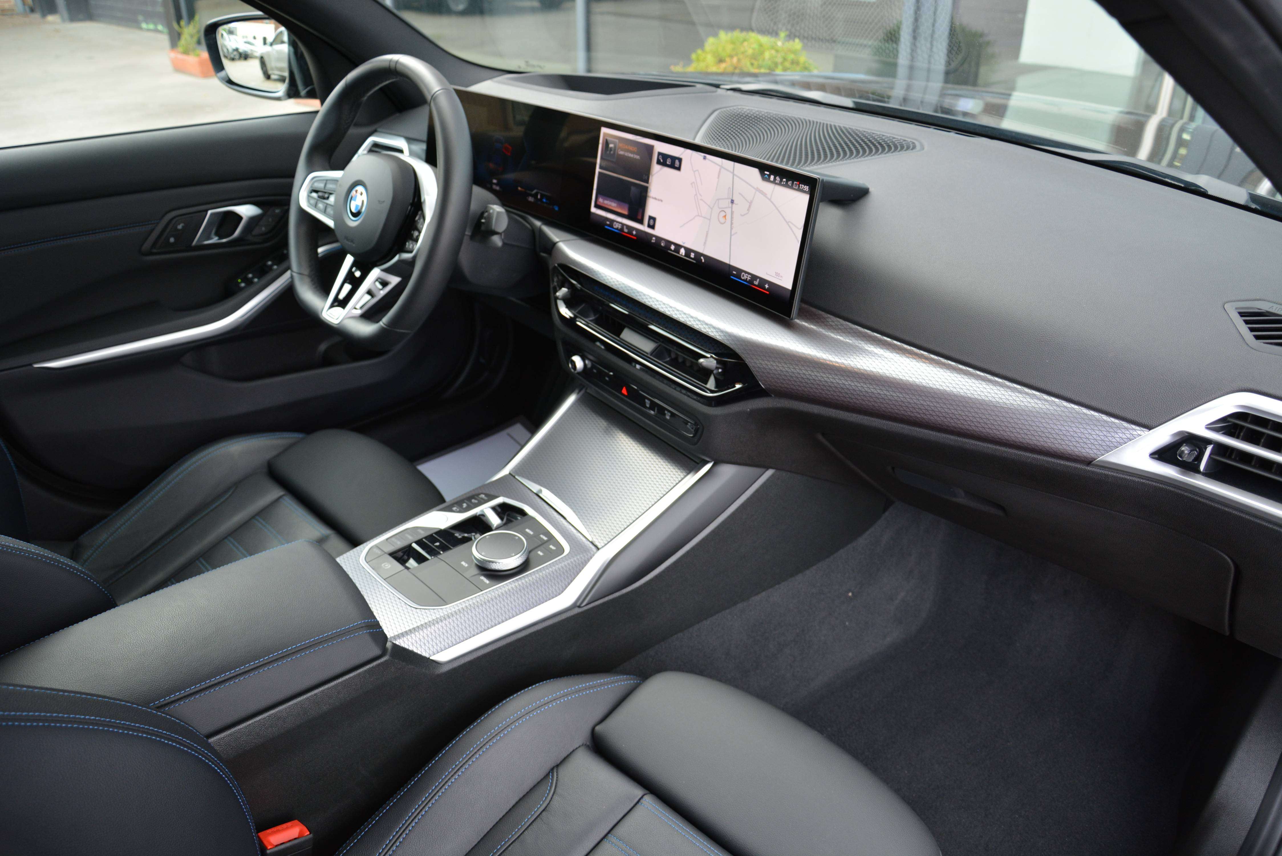 BMW 330 e M-Performance LCI II/ACC/HUD/360cam/Keyless