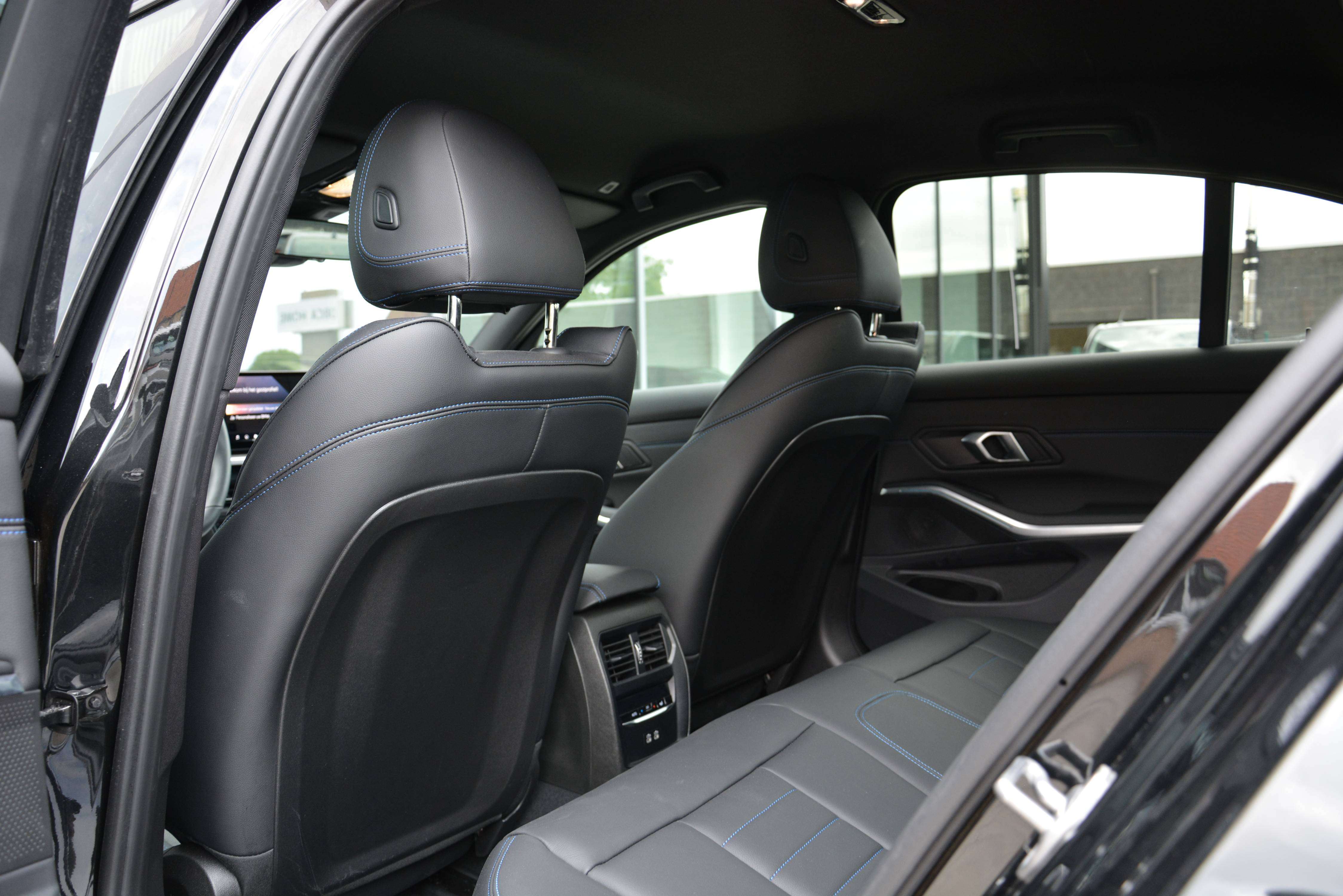 BMW 330 e M-Performance LCI II/ACC/HUD/360cam/Keyless