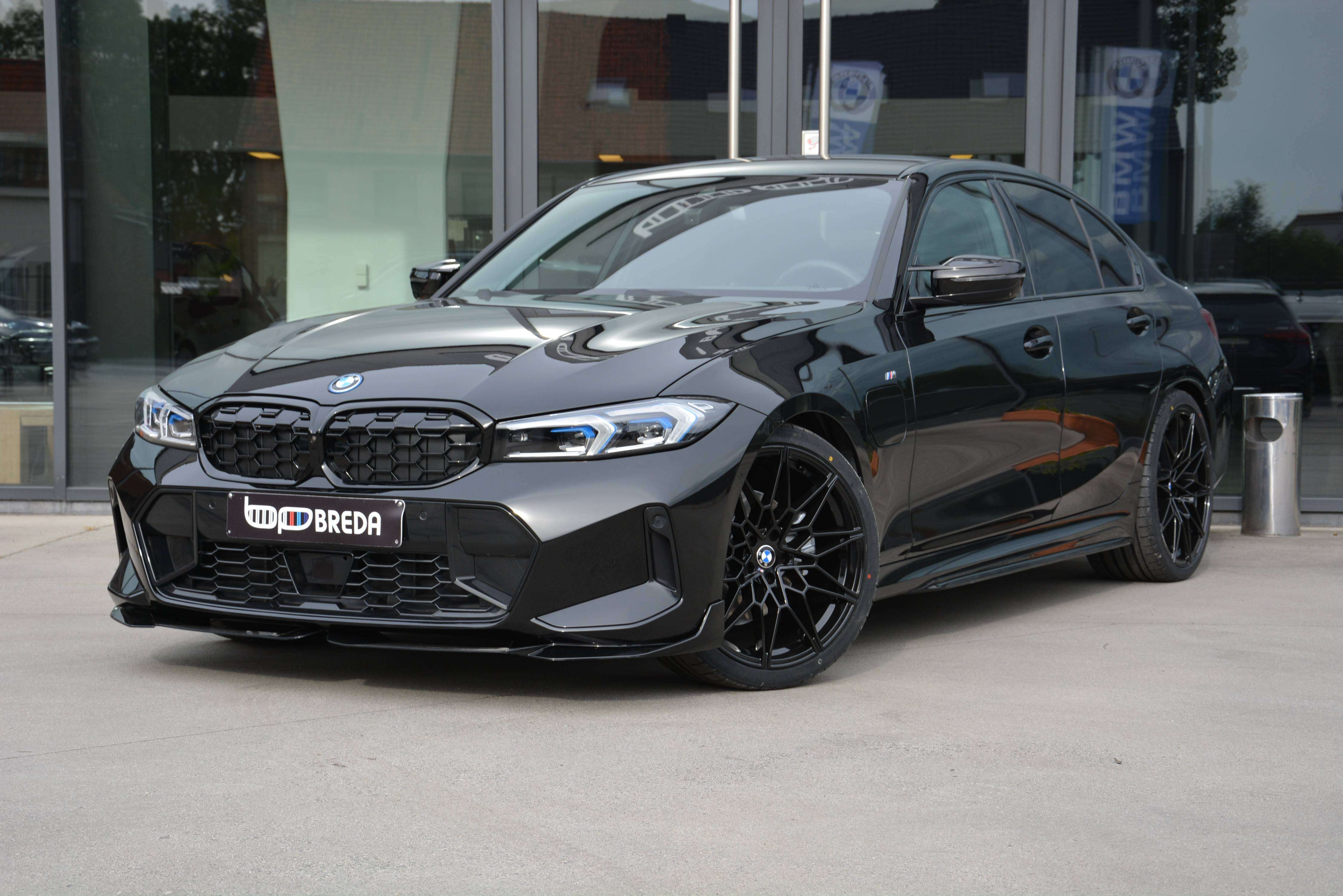 BMW 330 e M-Performance LCI II/ACC/HUD/360cam/Keyless