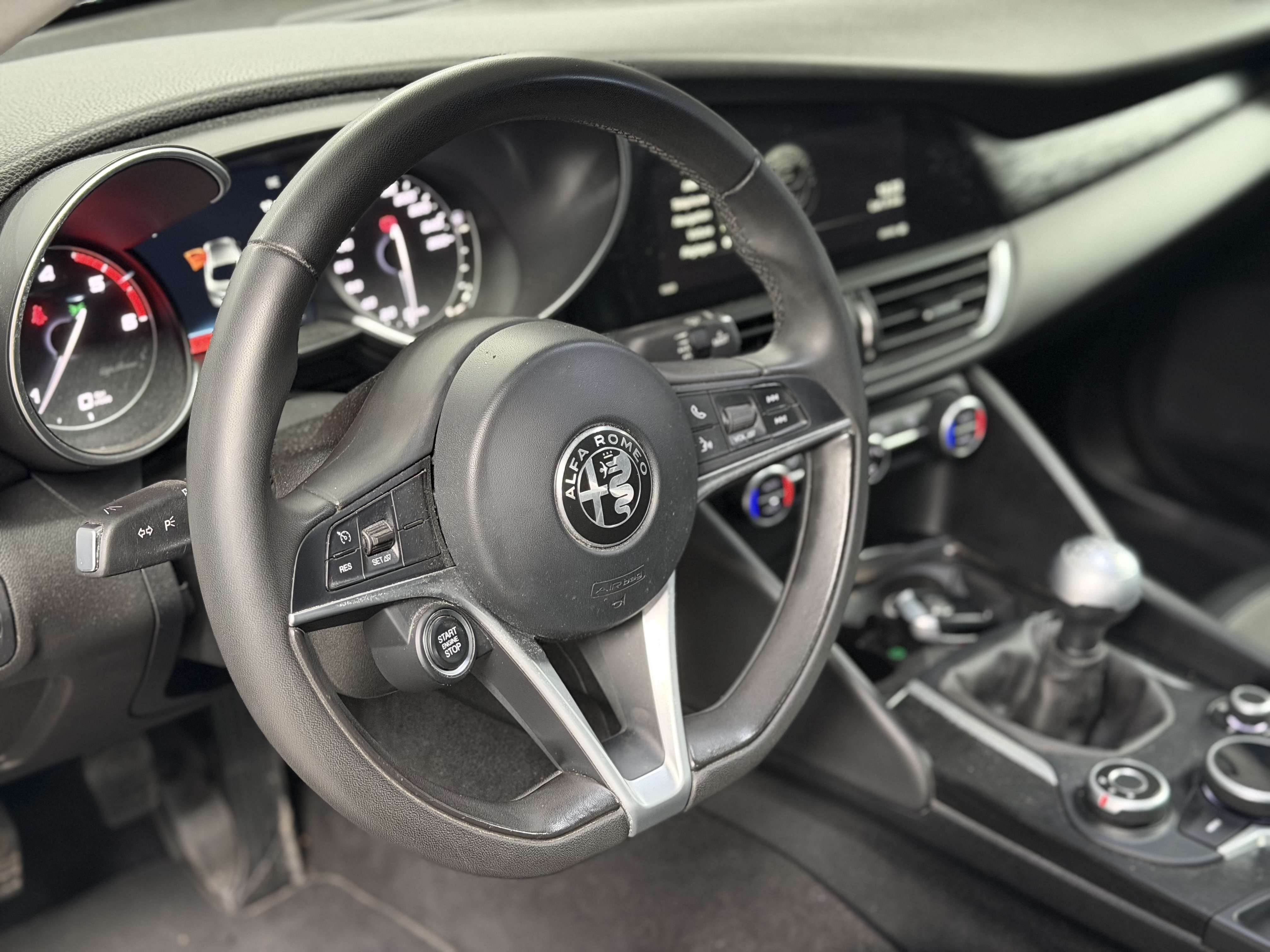 Alfa Romeo Giulia 2.2 JTDm * GPS * RADAR * LED * CUIR PARTIEL * GARANTIE