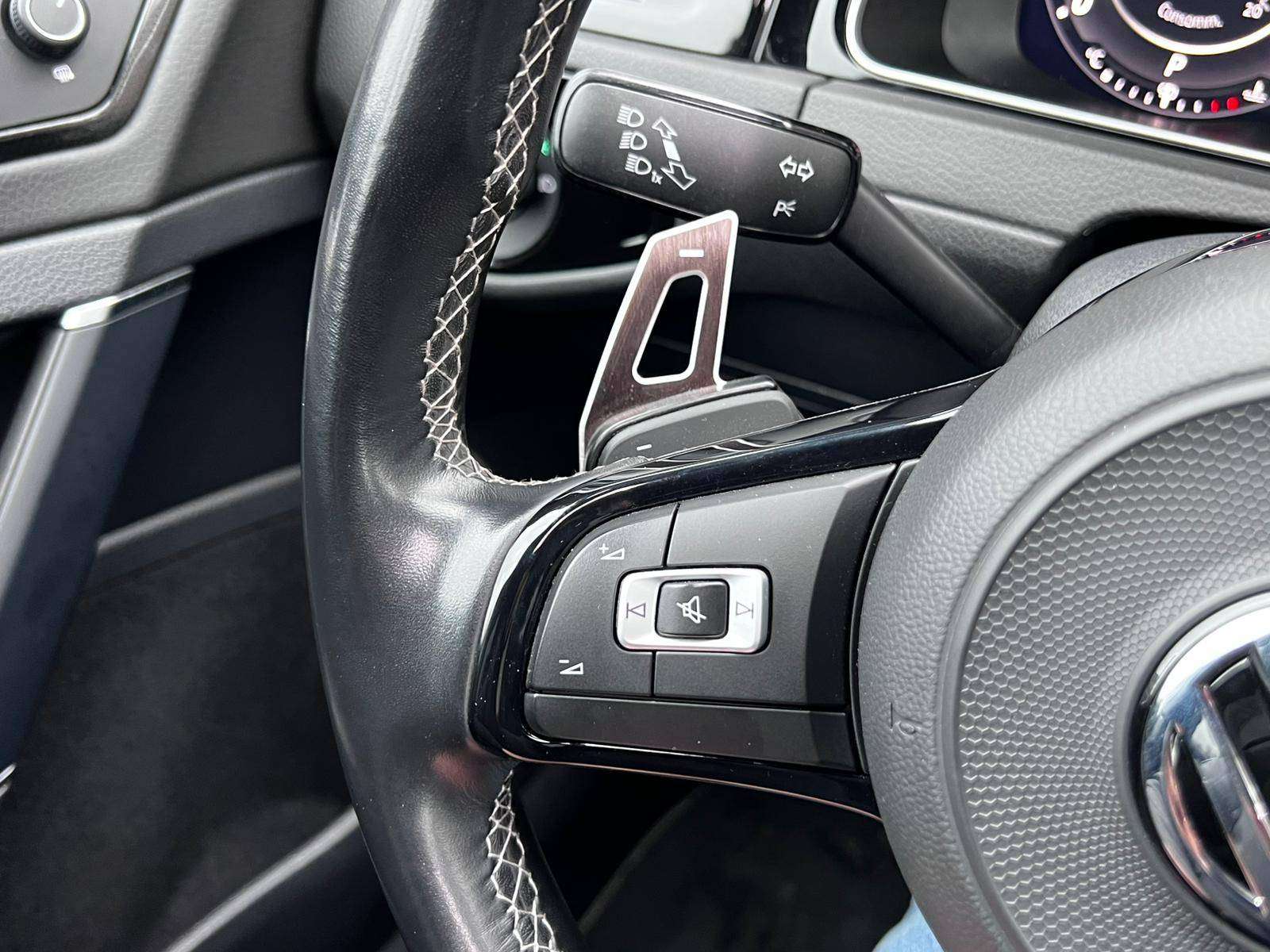 Volkswagen Golf R 2.0 TSI 4motion DSG COCKPIT TOIT-PANO CARNET ACC