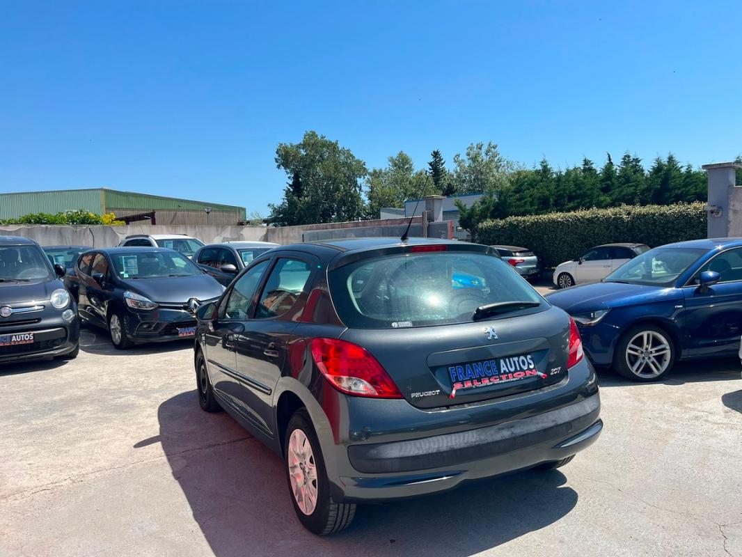 Peugeot 207 1.4 HDI 70 CH 5 PORTES – ENTIÈREMENT RÉVISÉE ET GARANTIE 12 MOIS EN EUROPE
