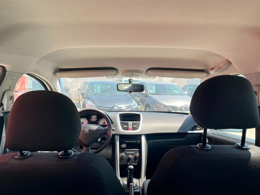 Peugeot 207 1.4 HDI 70 CH 5 PORTES – ENTIÈREMENT RÉVISÉE ET GARANTIE 12 MOIS EN EUROPE