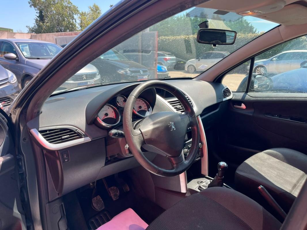 Peugeot 207 1.4 HDI 70 CH 5 PORTES – ENTIÈREMENT RÉVISÉE ET GARANTIE 12 MOIS EN EUROPE