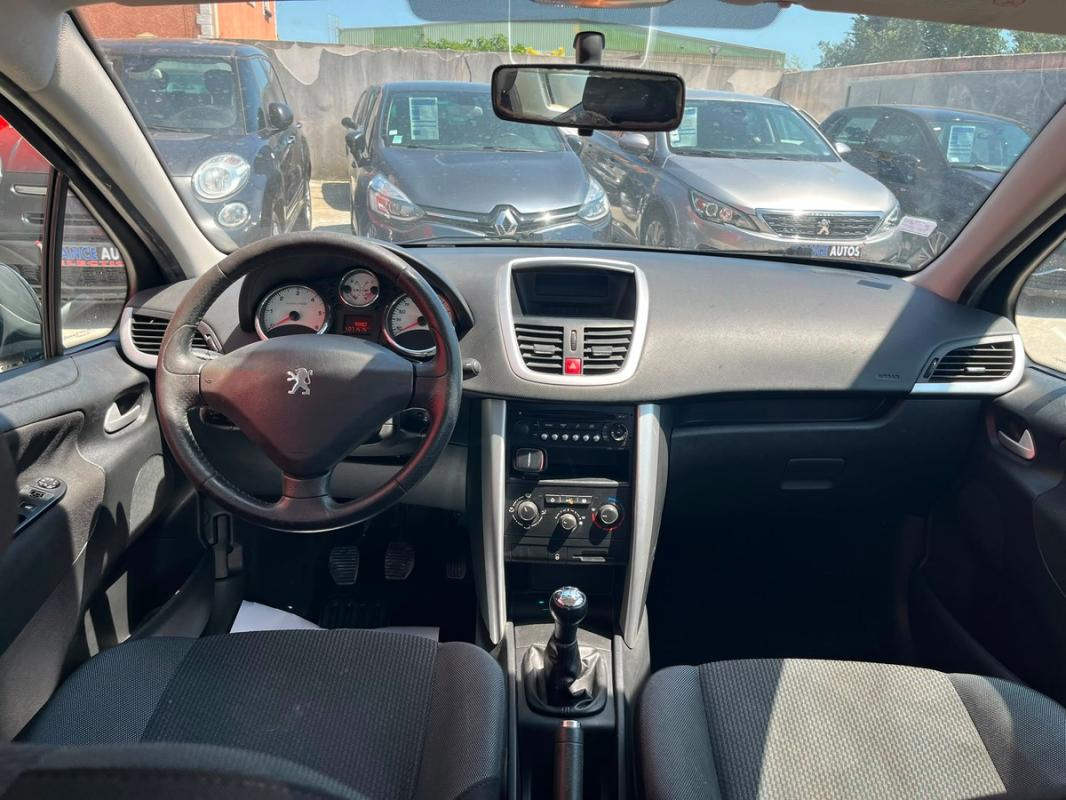 Peugeot 207 1.4 HDI 70 CH 5 PORTES – ENTIÈREMENT RÉVISÉE ET GARANTIE 12 MOIS EN EUROPE