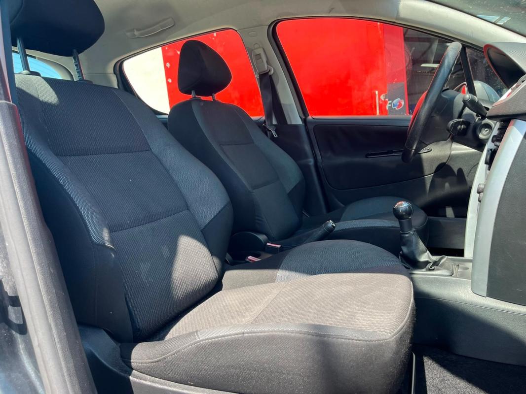 Peugeot 207 1.4 HDI 70 CH 5 PORTES – ENTIÈREMENT RÉVISÉE ET GARANTIE 12 MOIS EN EUROPE
