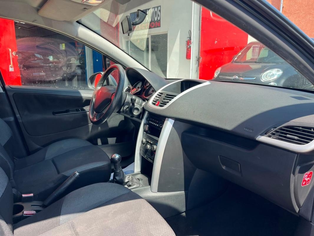 Peugeot 207 1.4 HDI 70 CH 5 PORTES – ENTIÈREMENT RÉVISÉE ET GARANTIE 12 MOIS EN EUROPE
